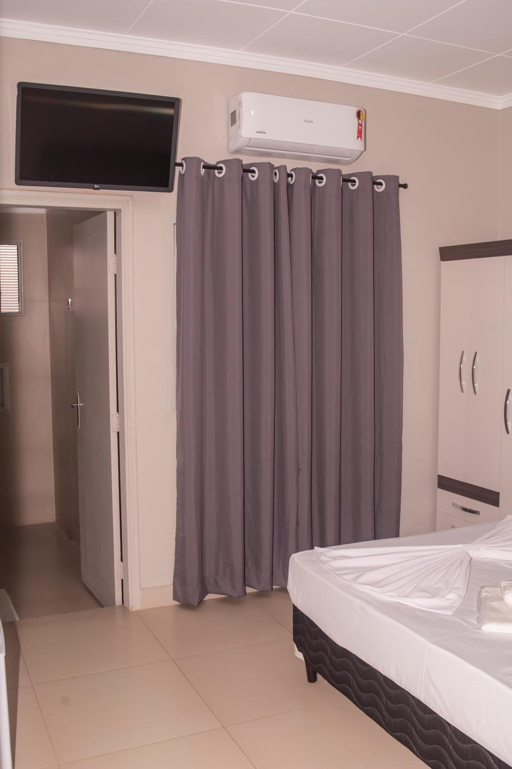 Standard Double or Twin Room photo 1
