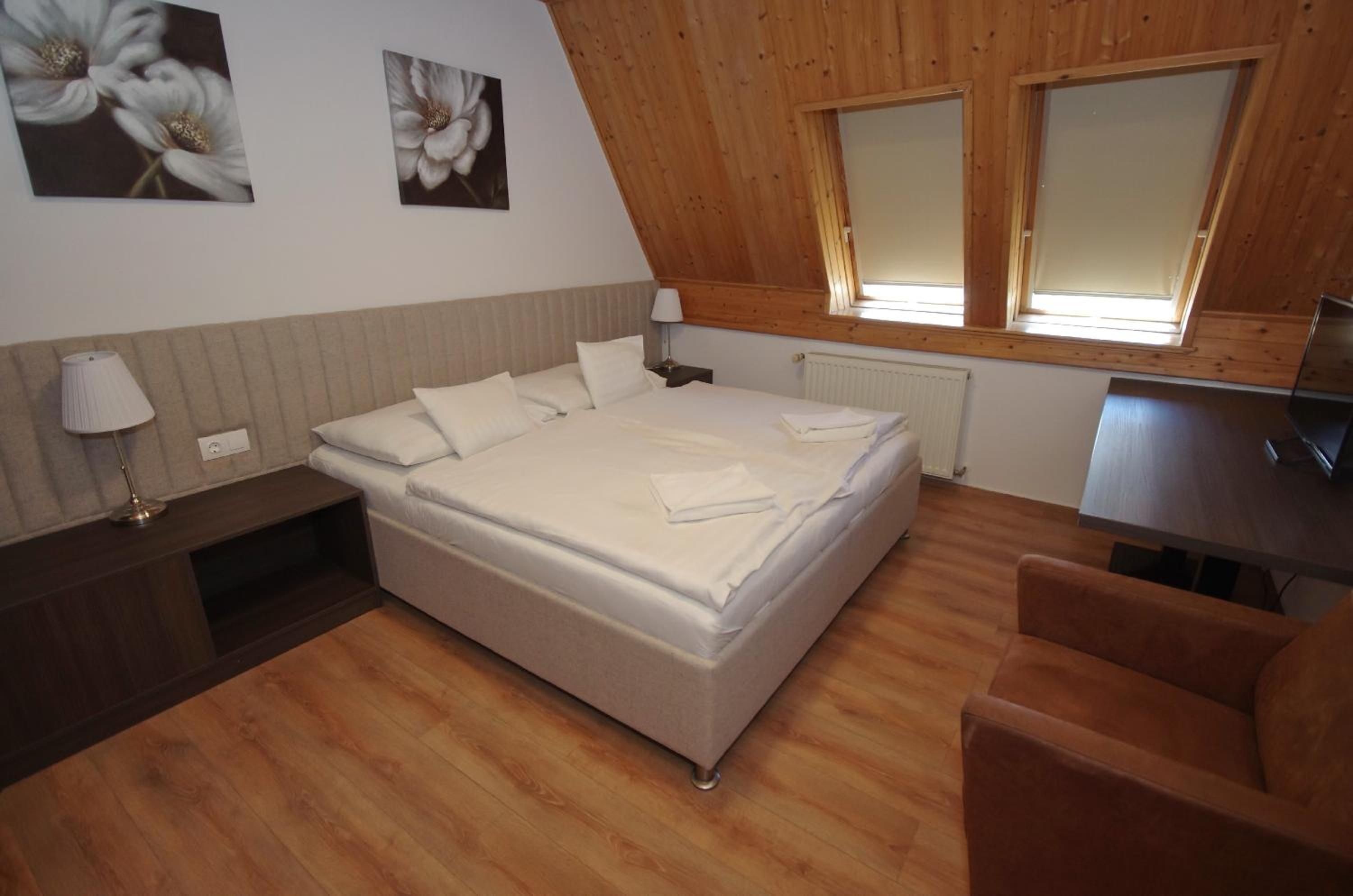 Family Room - Photo 3