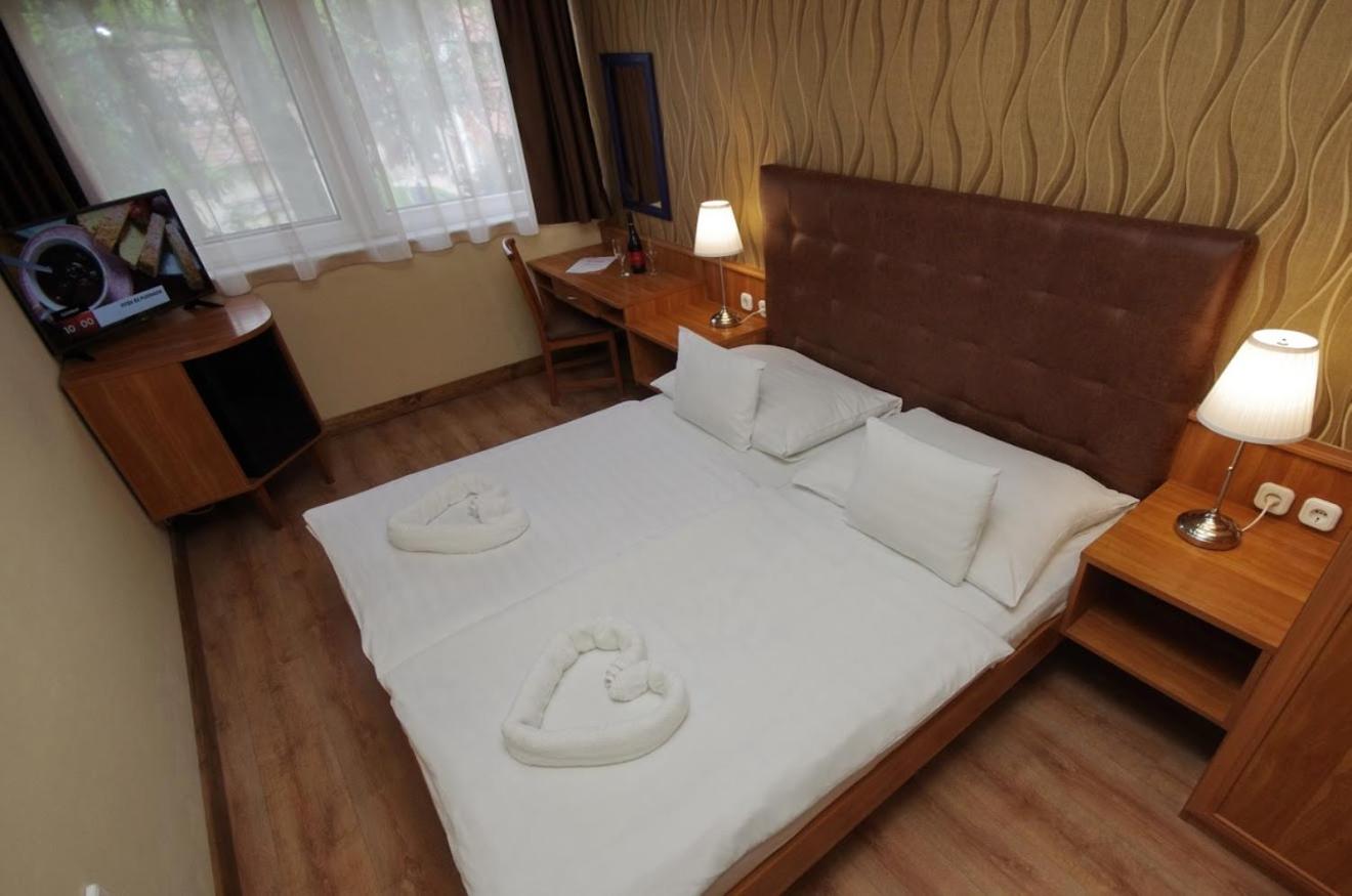 Standard Double Room - Photo 7