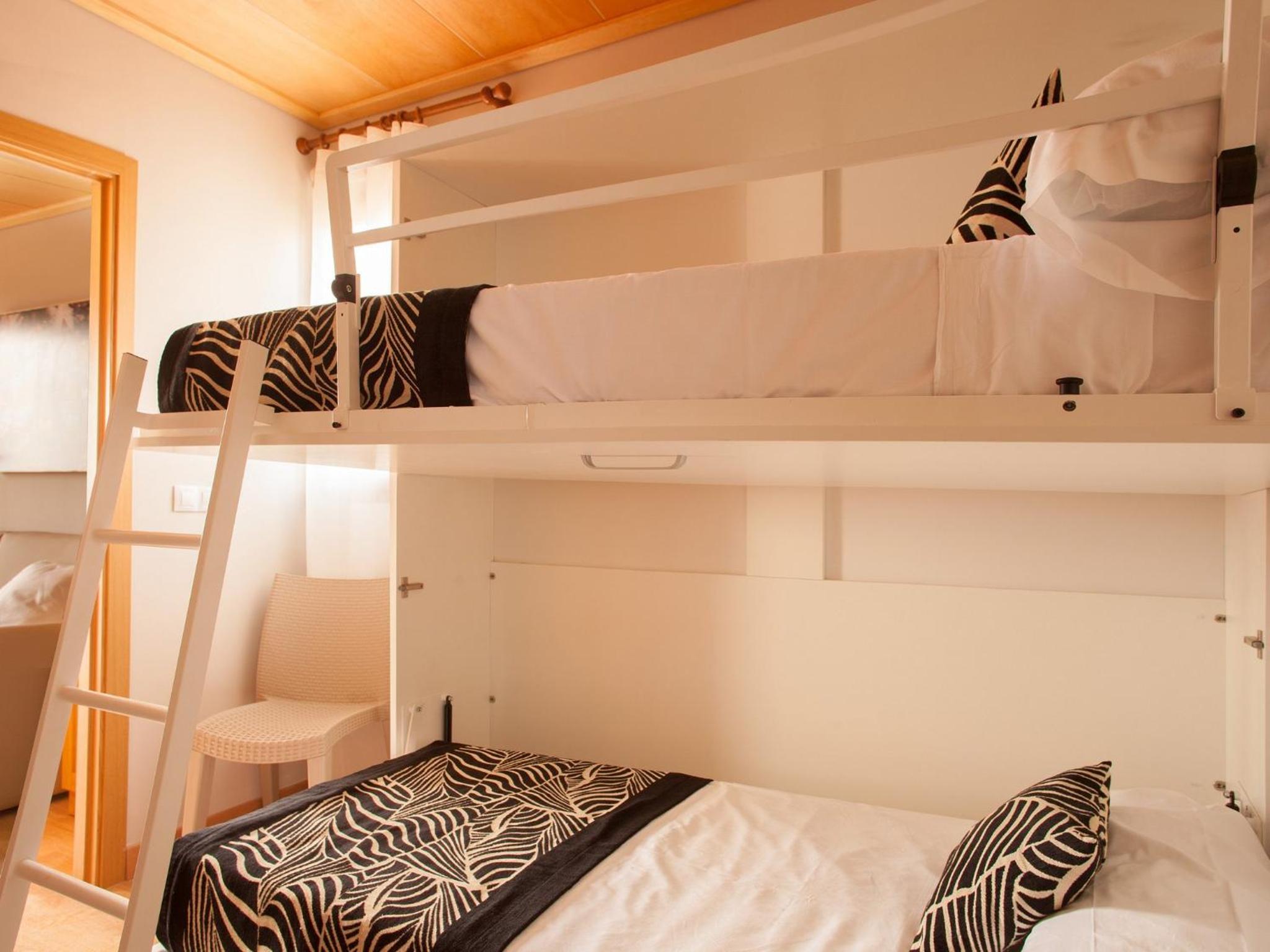 Bungalow de tres habitaciones (4 adultos + 2 niños) con acceso al Parque Terra Natura