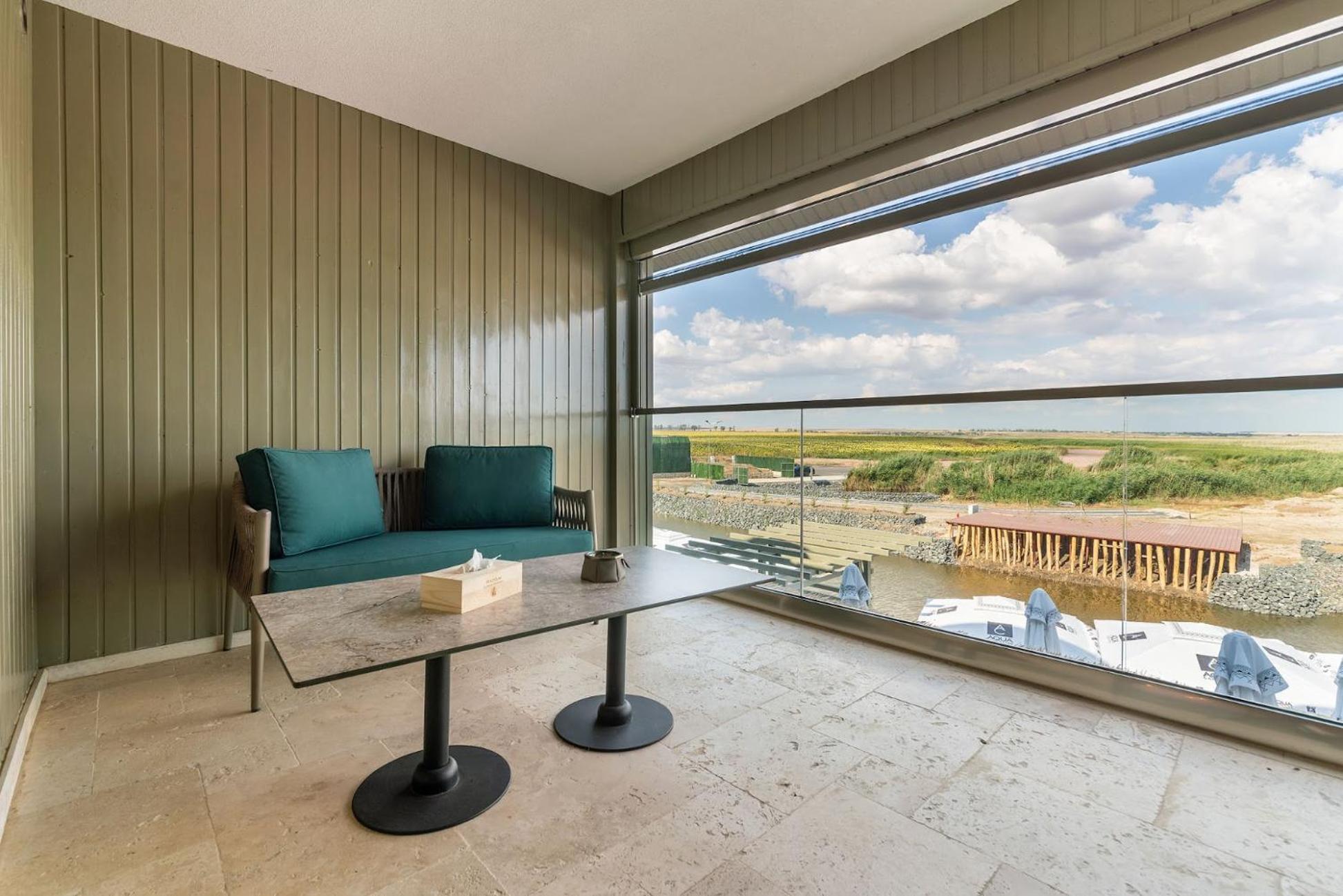 Amyntas Premium Room with balcony and lake view - Photo 5