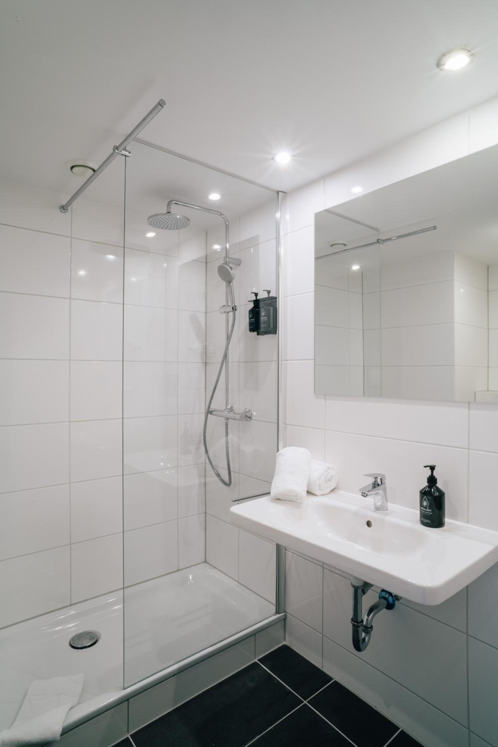 Penta Studio Apartment - Photo 2