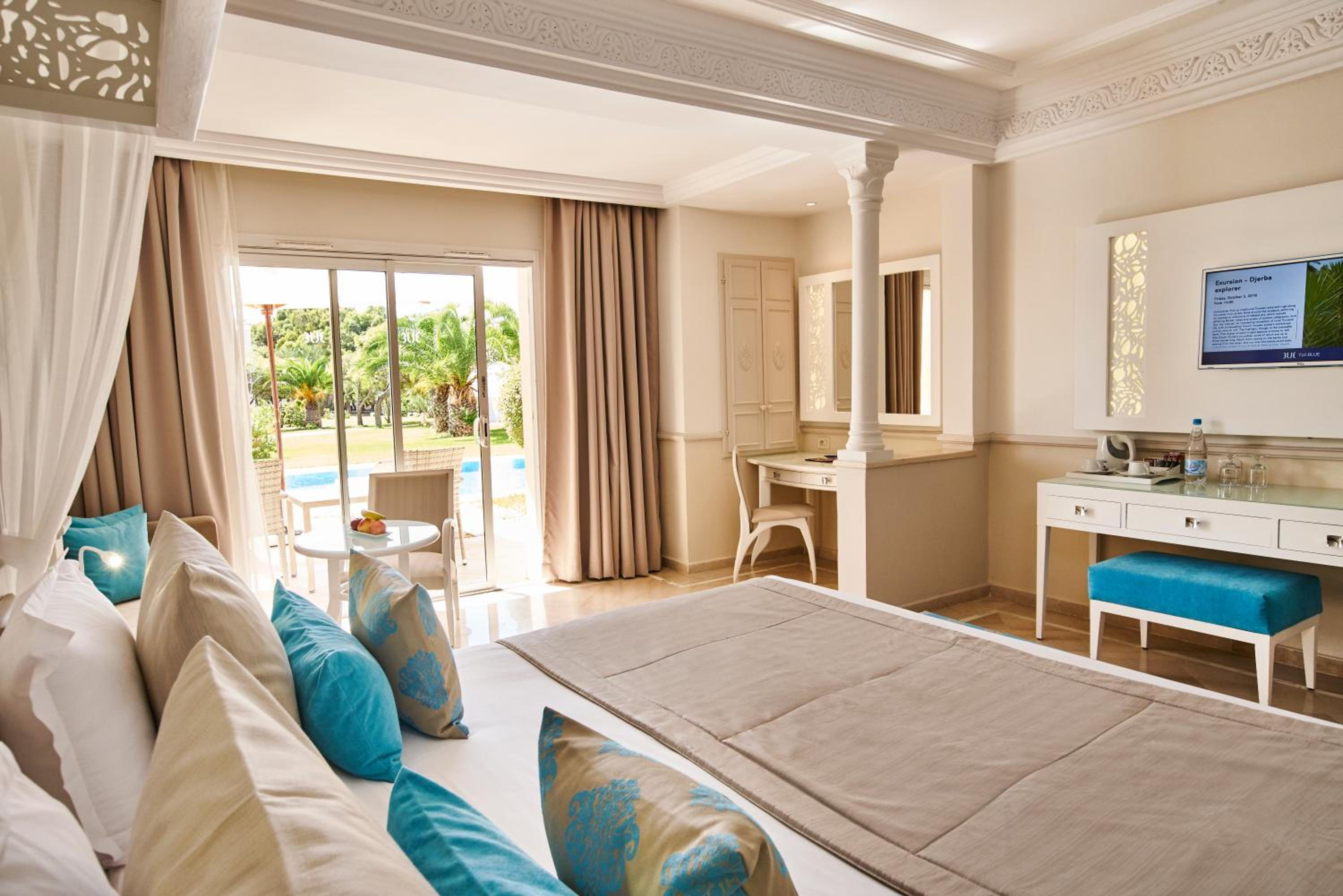 Double or Twin Room with Swimming Pool Access - Photo 8