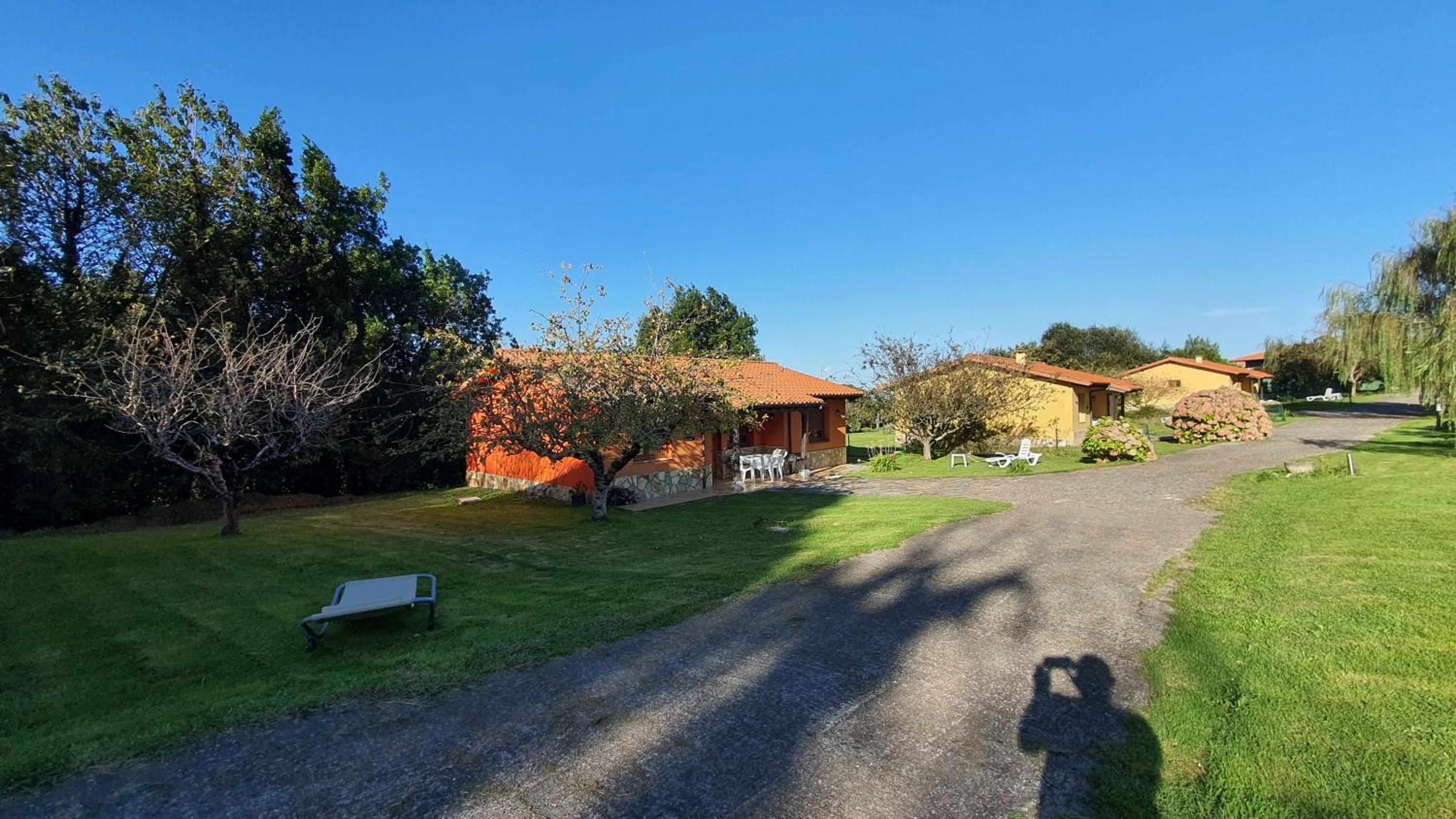 Six-Bedroom House photo 2