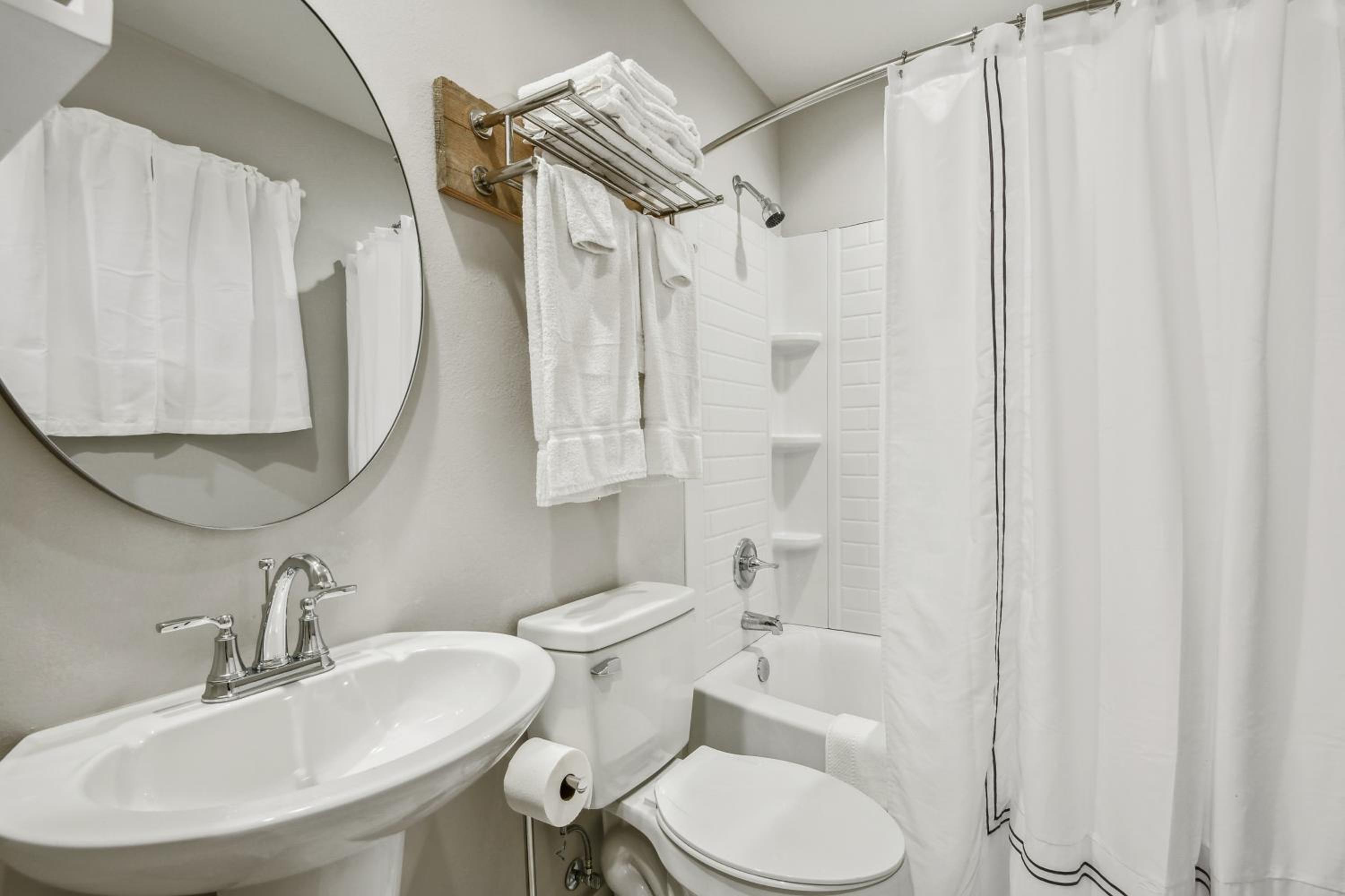 King Suite with Balcony photo 2