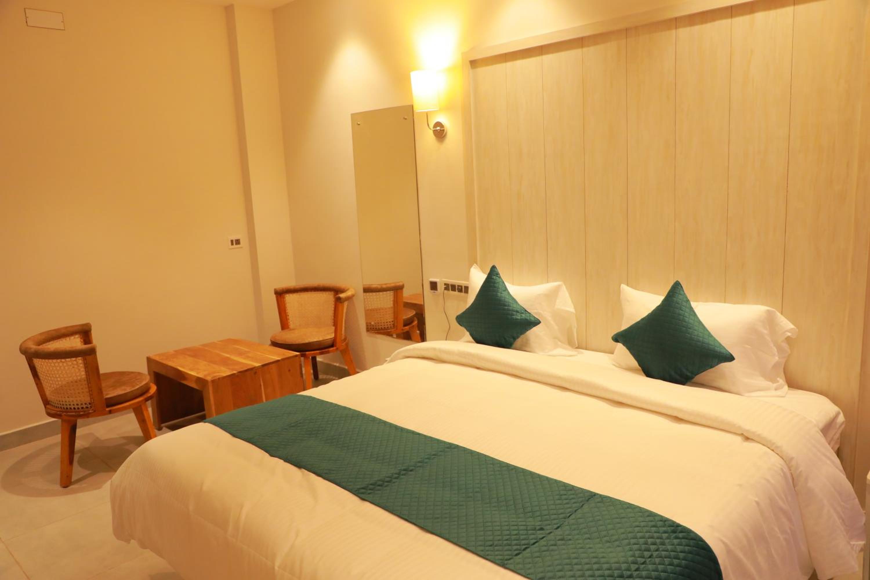 Double Room with Balcony - Photo 4