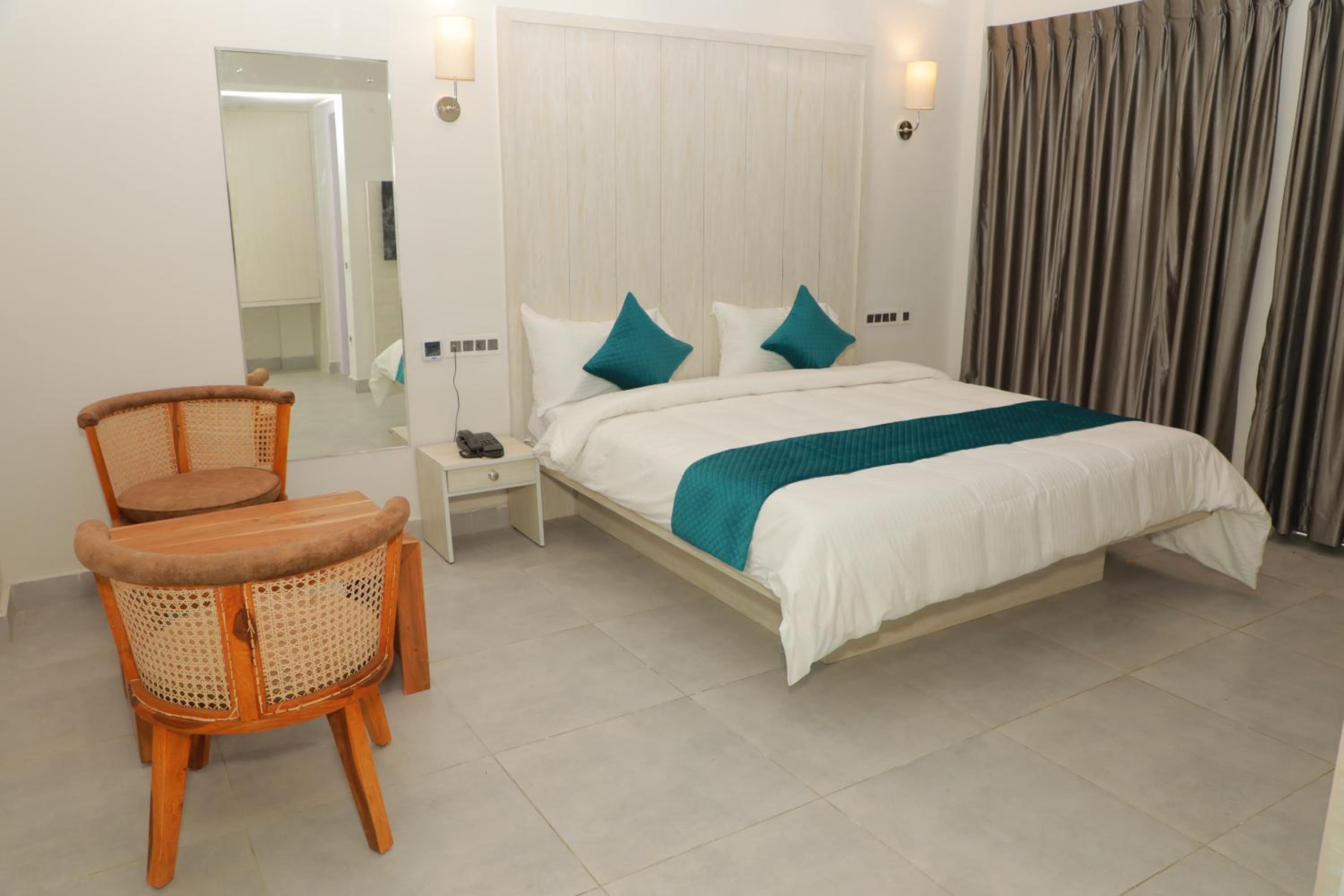 Deluxe Double Room with Balcony - Photo 1