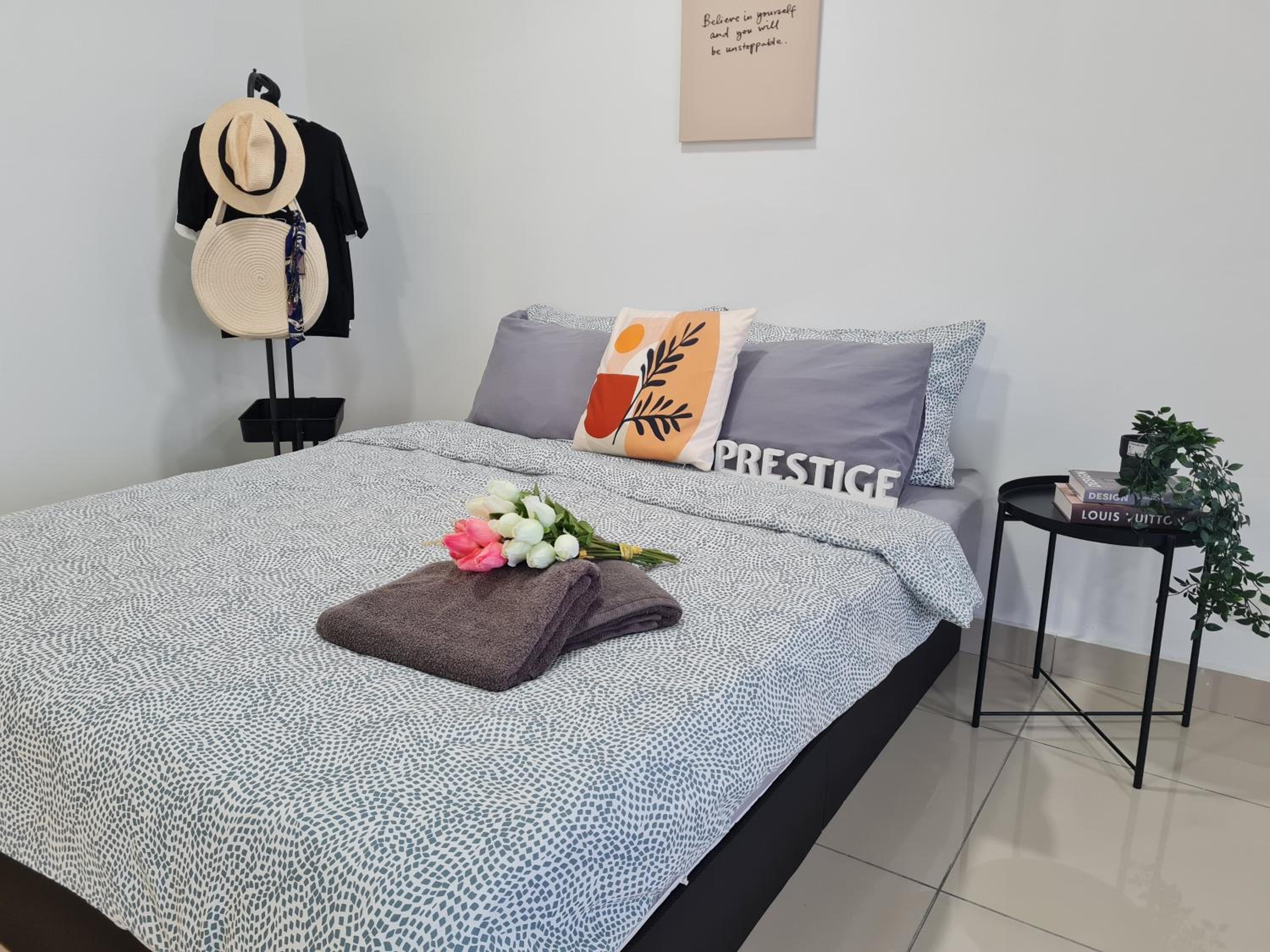 Studio Apartment - Photo 2