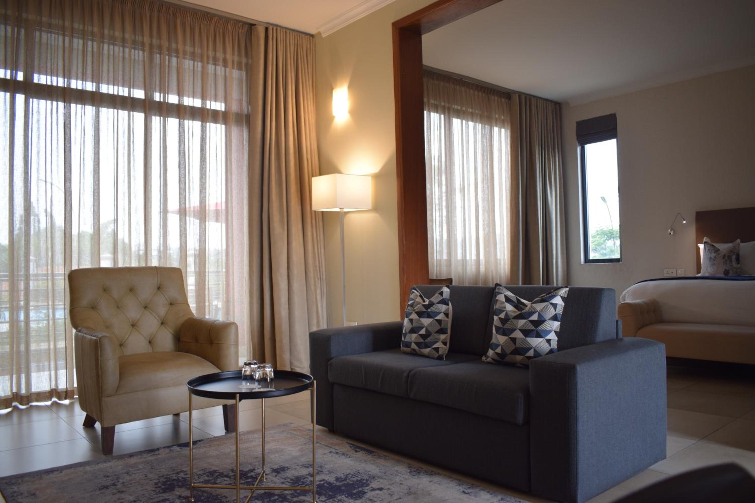 Executive Suite - Photo 11