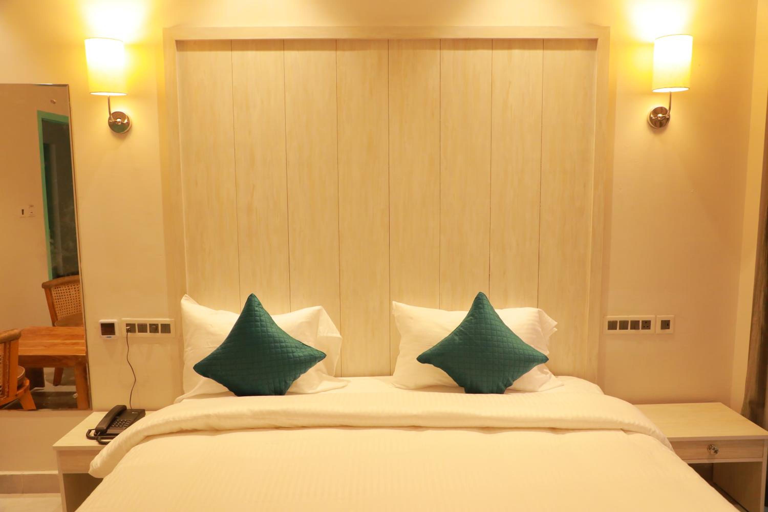 Double Room with Balcony - Photo 5