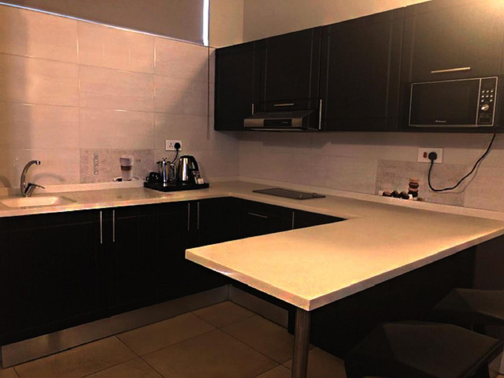 Executive Suite - Photo 13