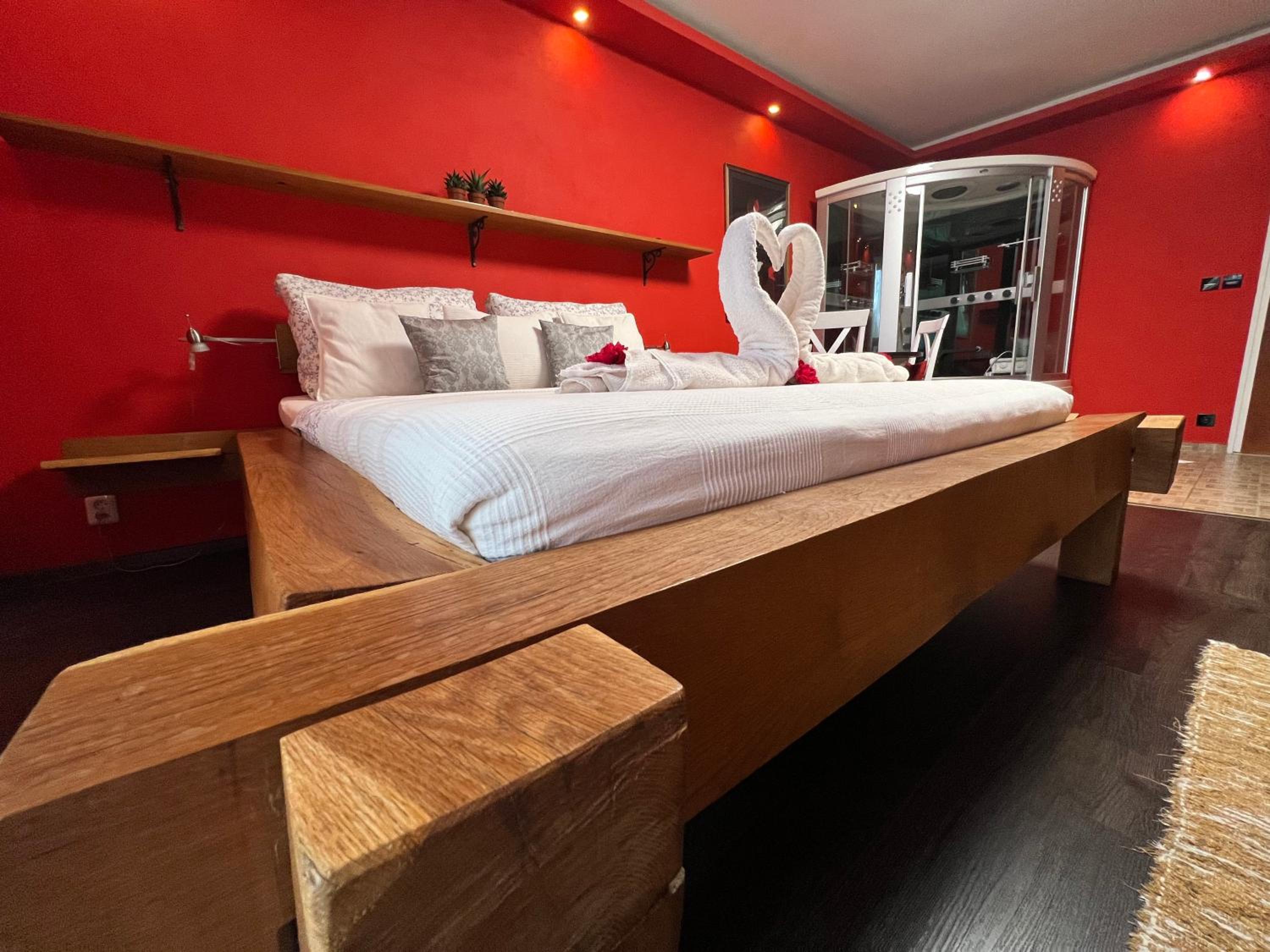 King Room with Spa Bath - Photo 2