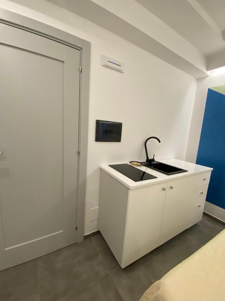 Double Room with Balcony - Photo 2