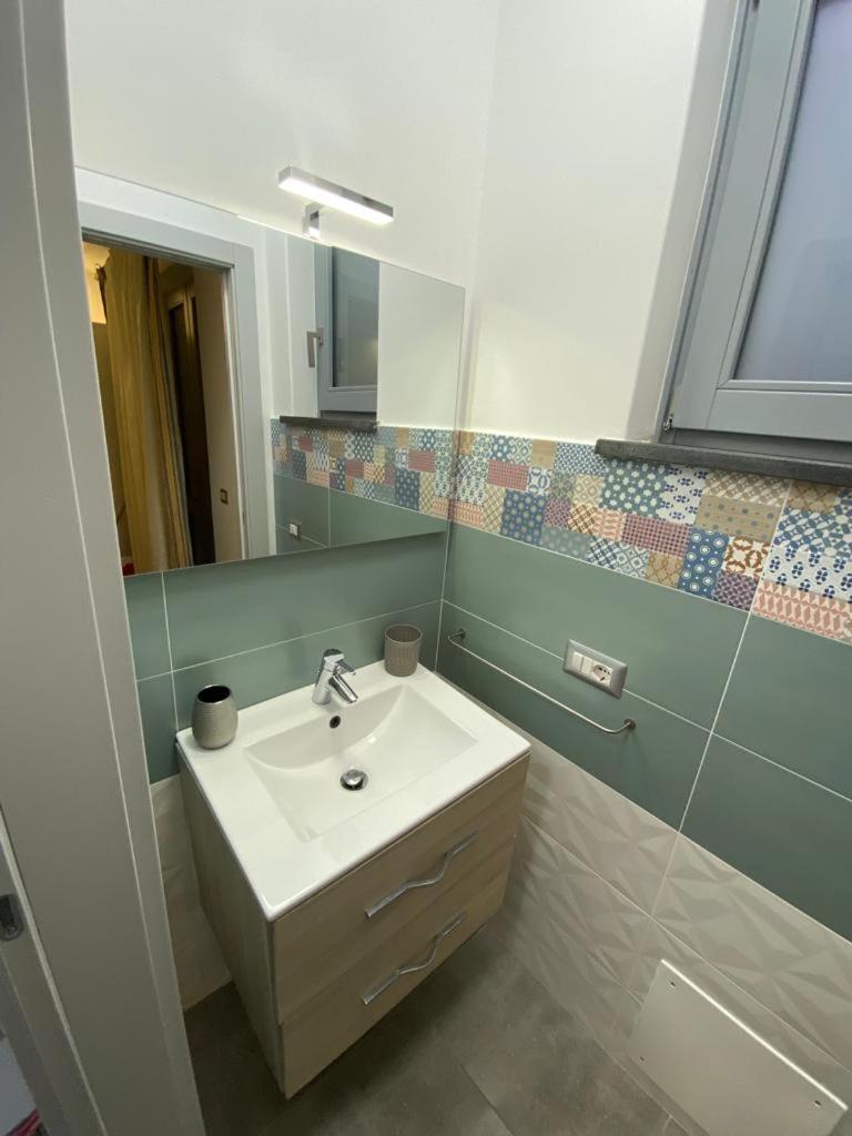 Double Room with Balcony - Photo 5