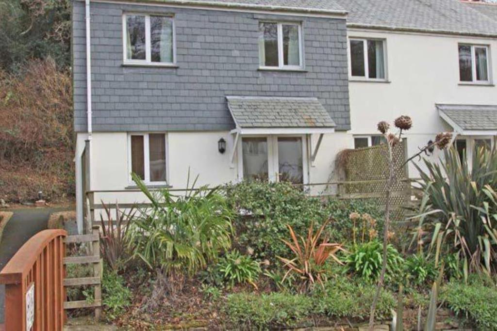 Three-Bedroom House photo 2