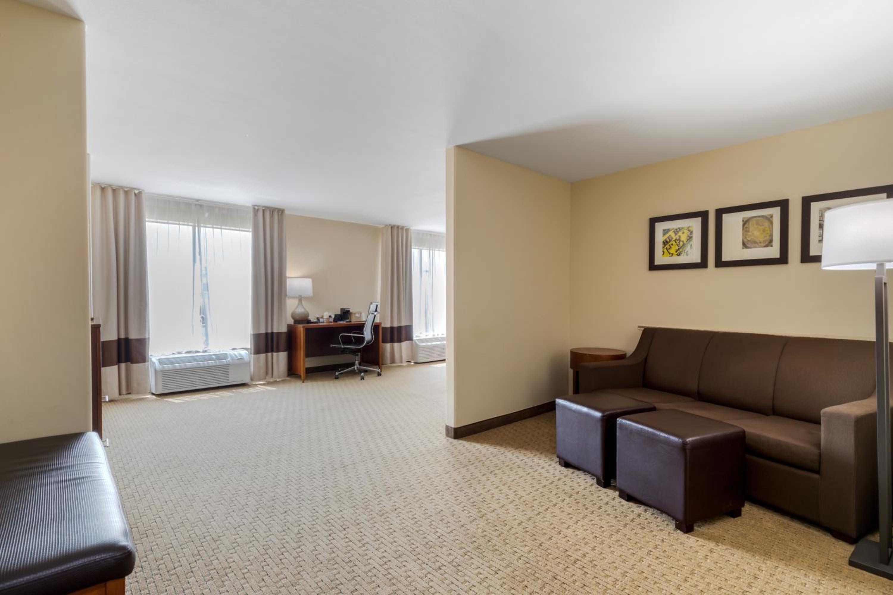 King Suite - Disability Access/Non-Smoking - Photo 4