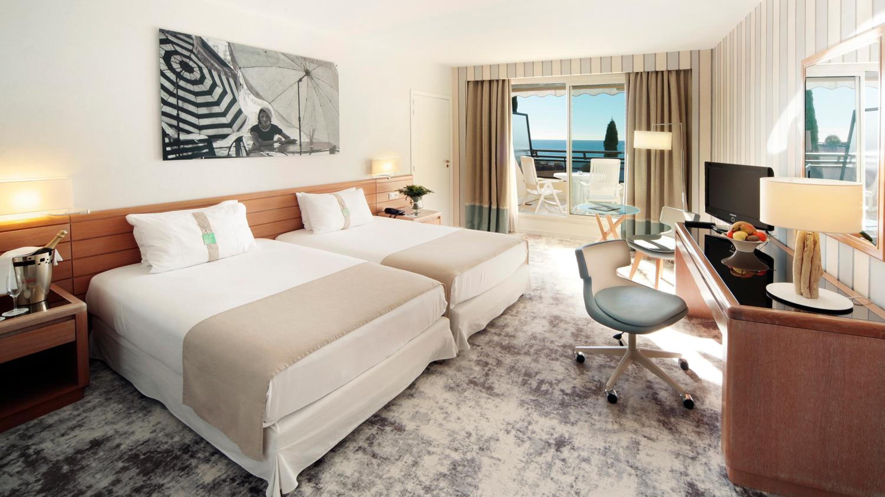 Premium Twin Room with Balcony and Sea View - Photo 1