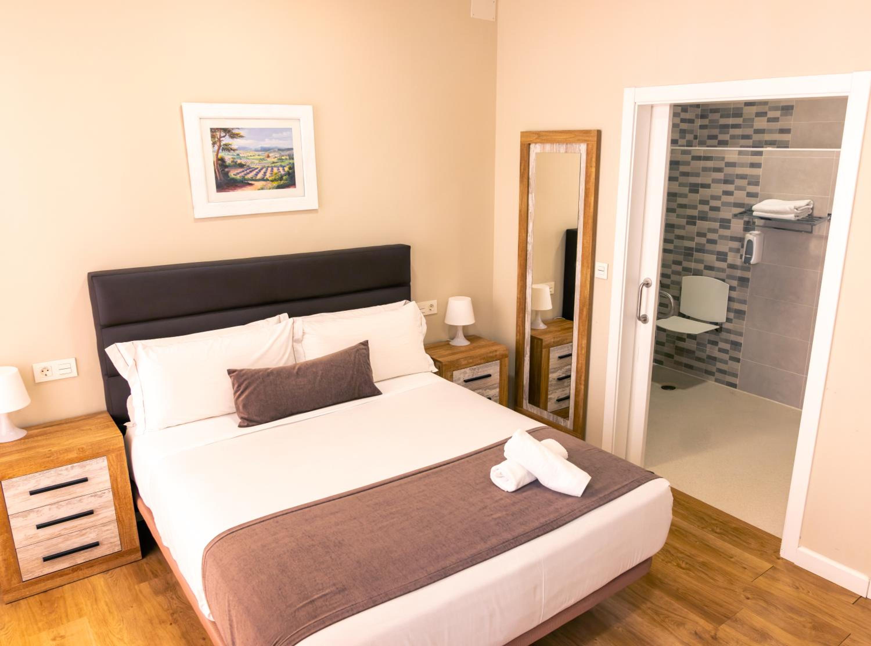 Standard Queen Room photo 3