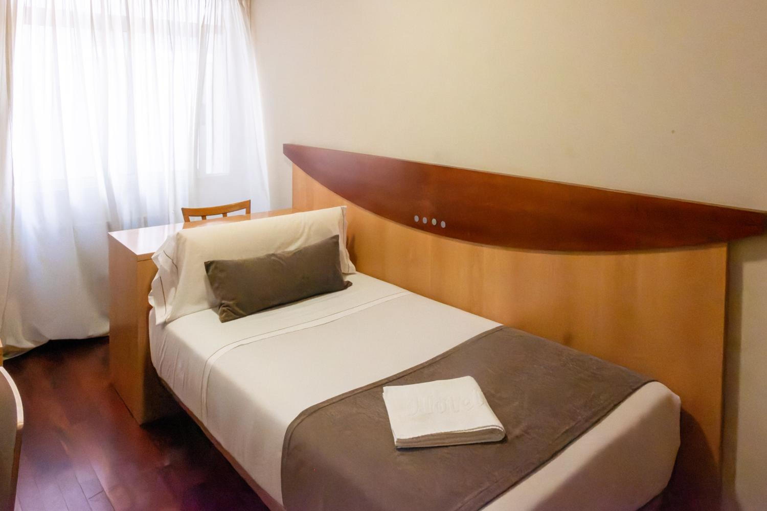 Standard Twin Room photo 2