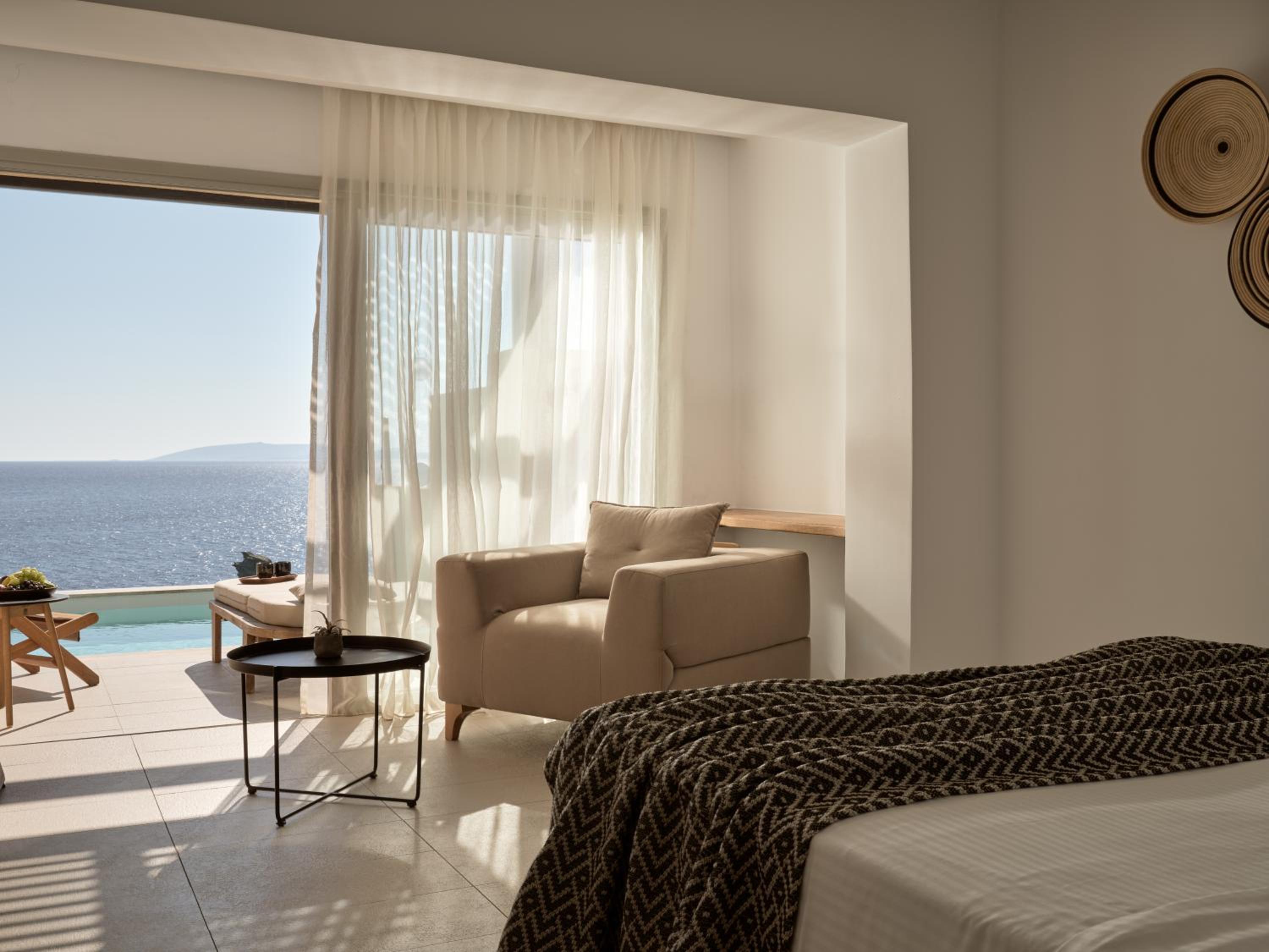 Suites on the Rocks