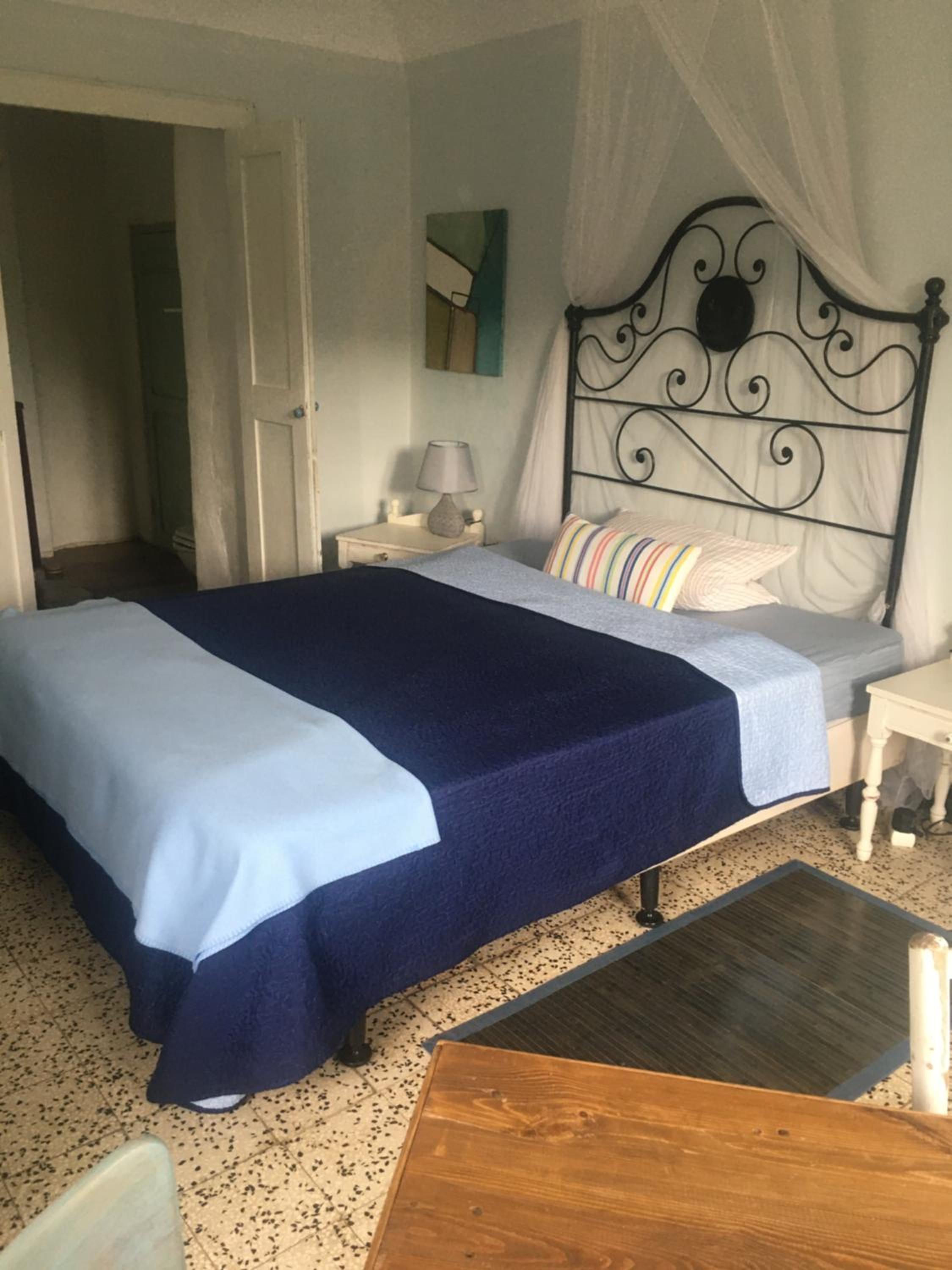Double Room with Private Bathroom - Photo 18