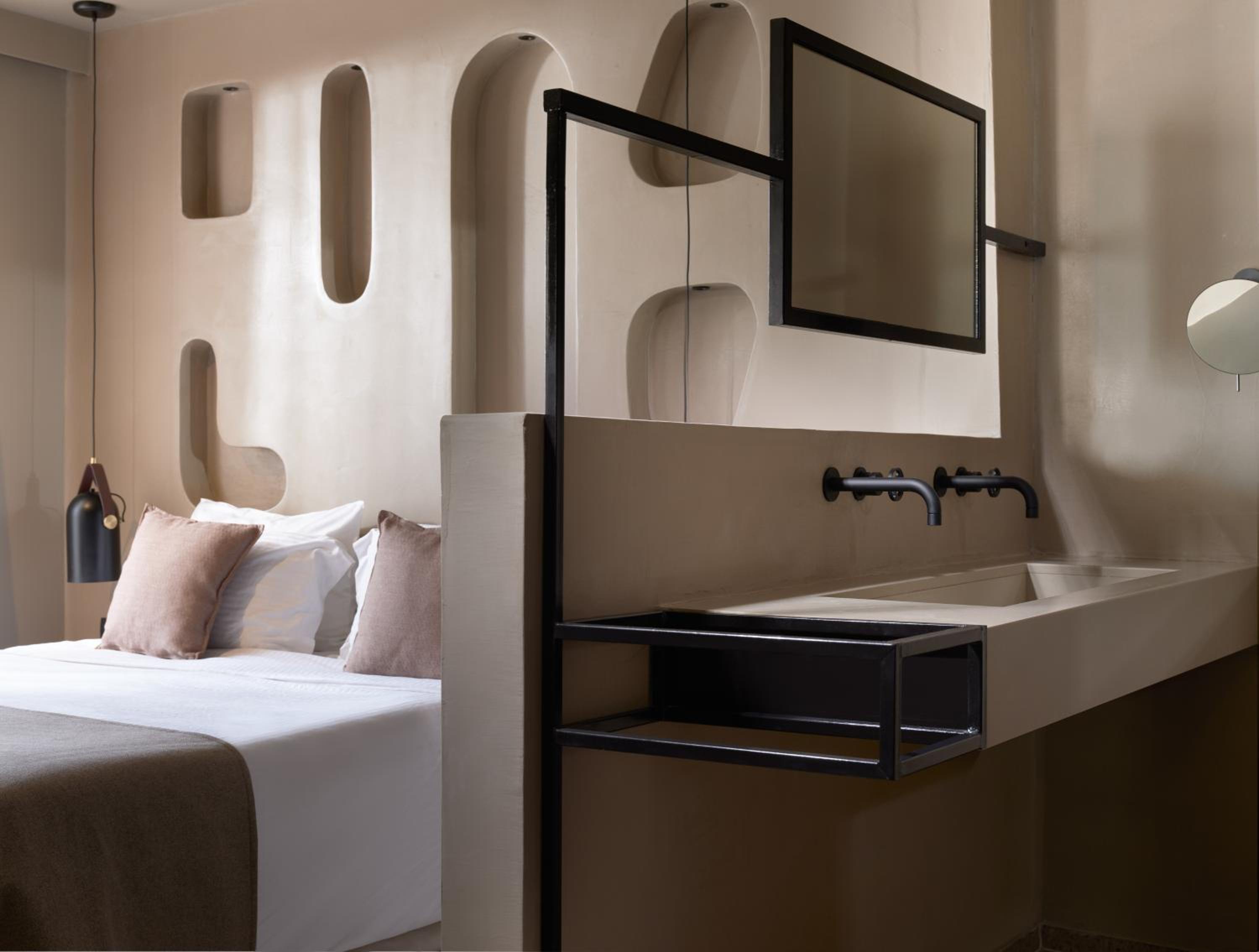 Lifestyle Suite with Mountain View photo 3