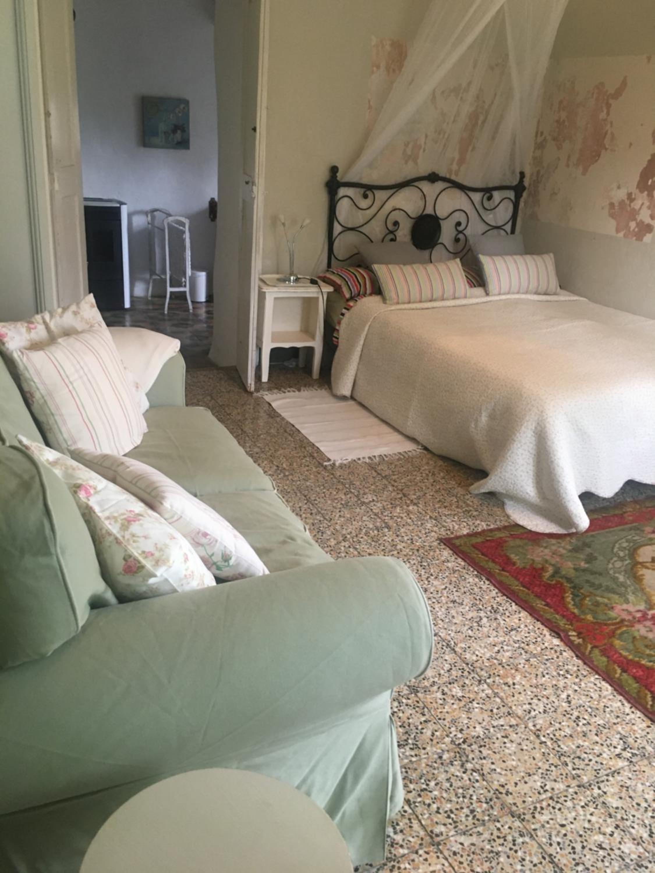 Double Room with Private Bathroom - Photo 17