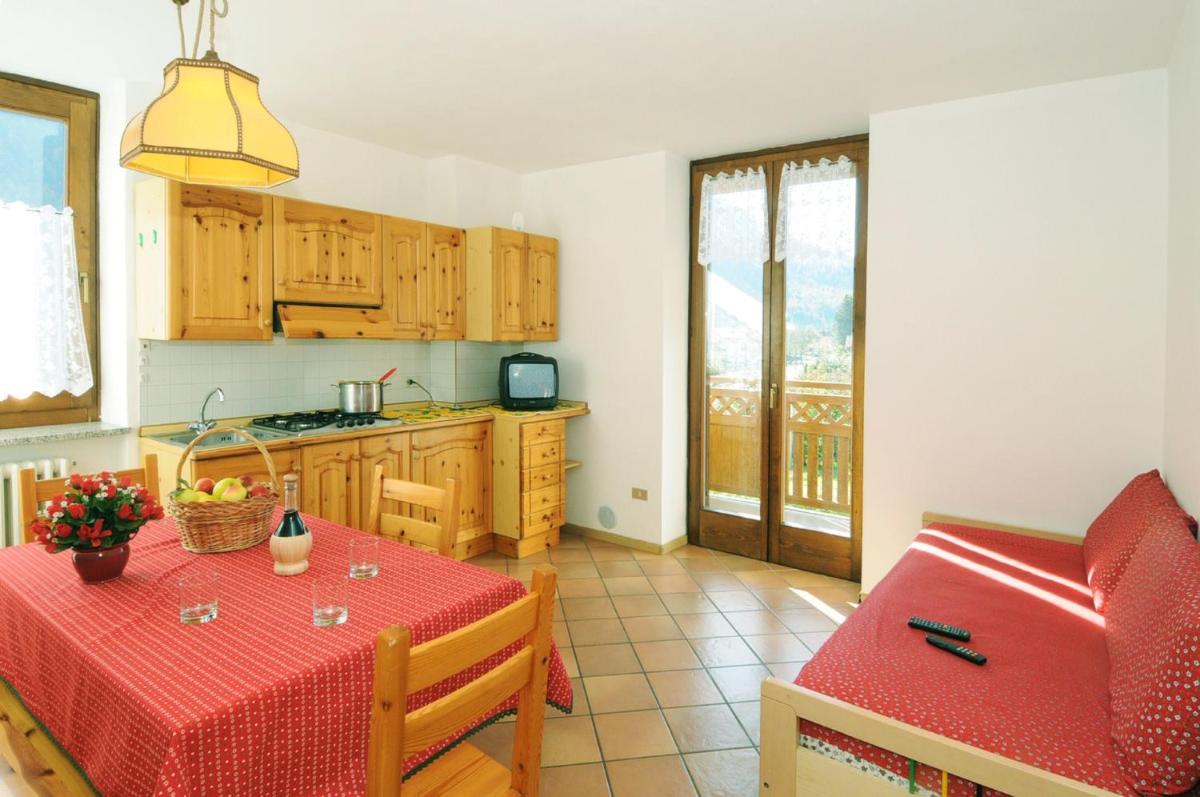 One-Bedroom Apartment (6 Adults) photo 2