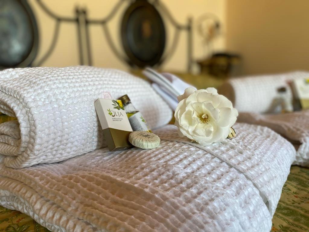 Deluxe Room - Photo 17