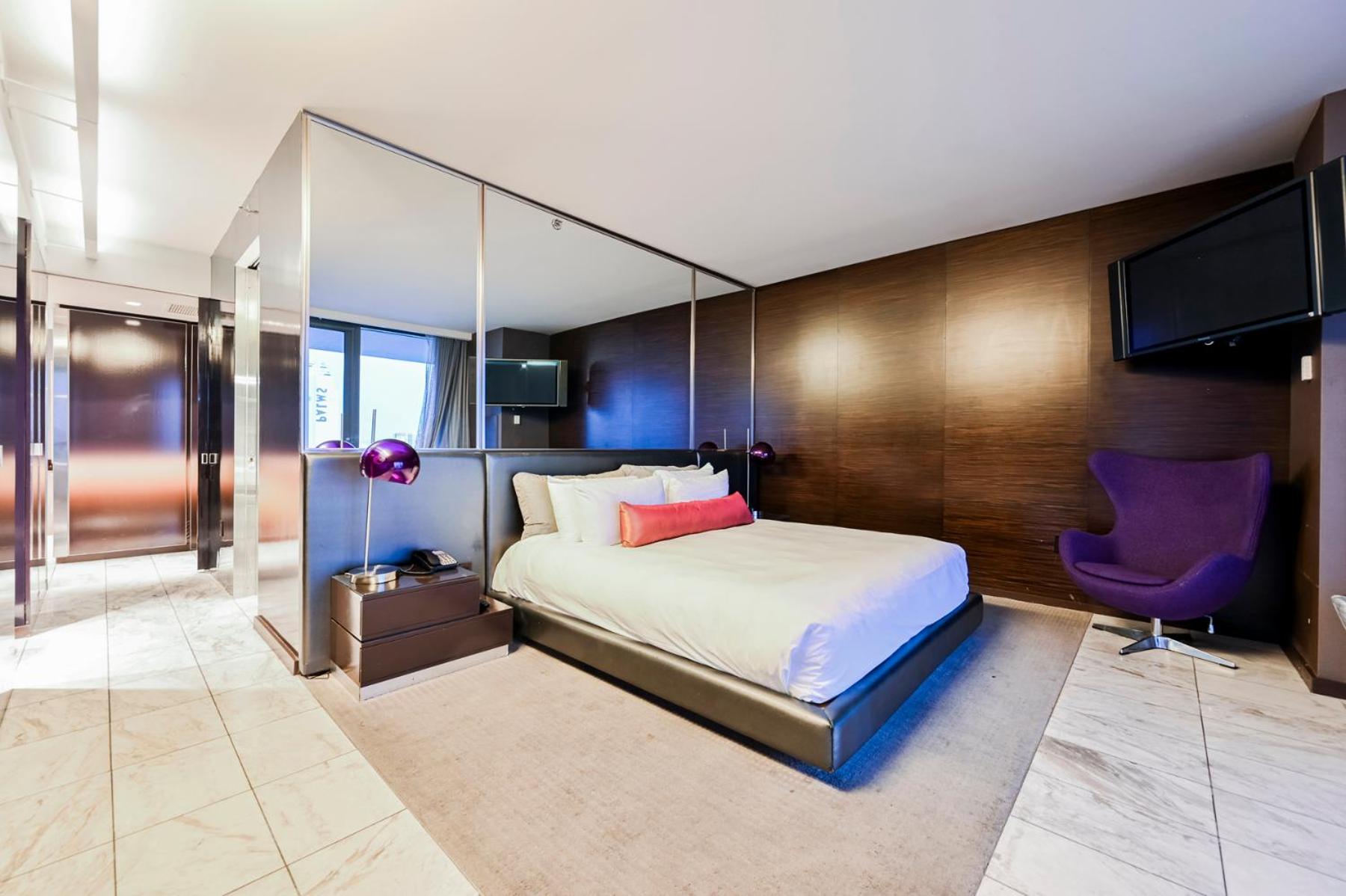 Two-Bedroom - Strip View Open Balcony