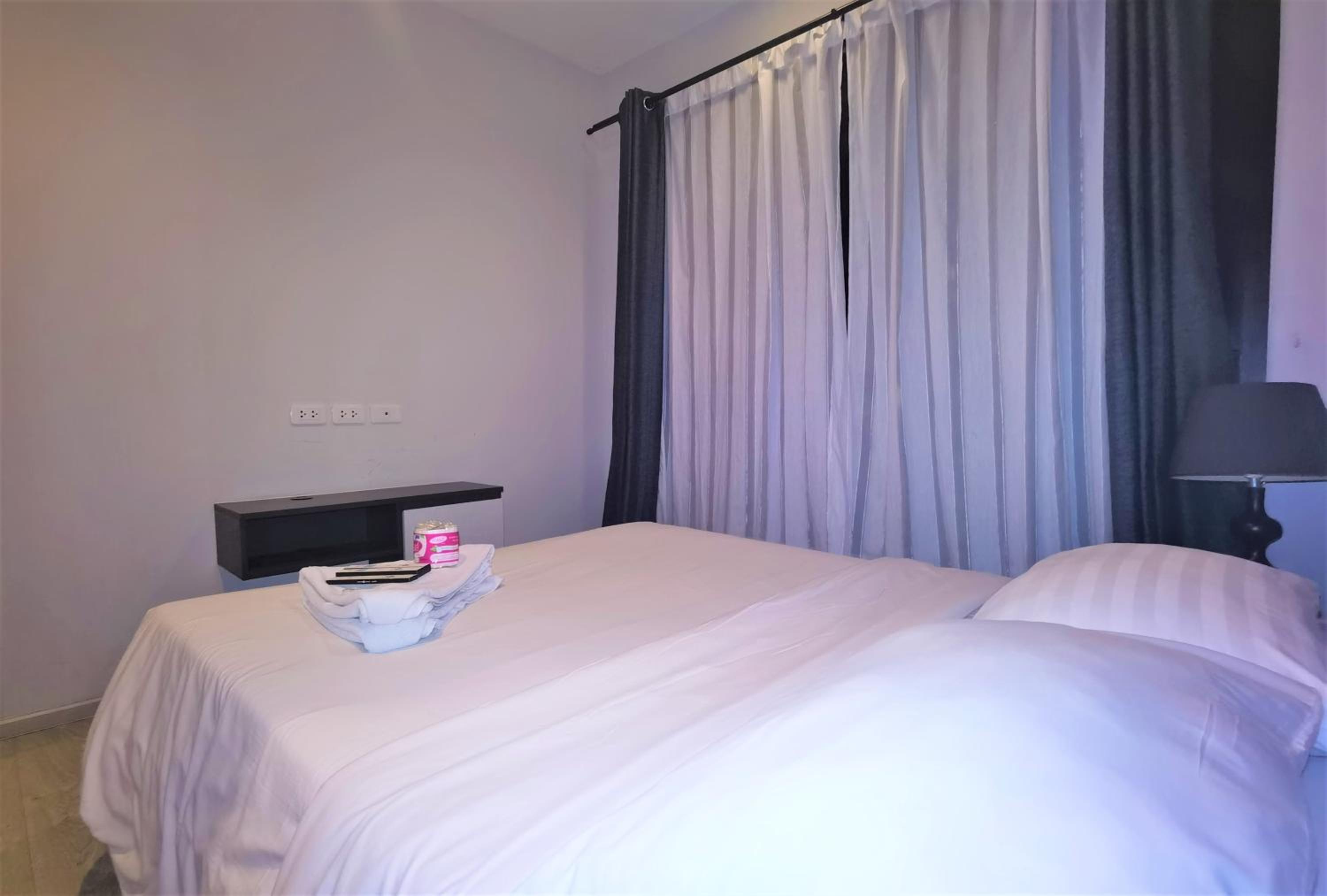 One-Bedroom Apartment with Balcony - Photo 23