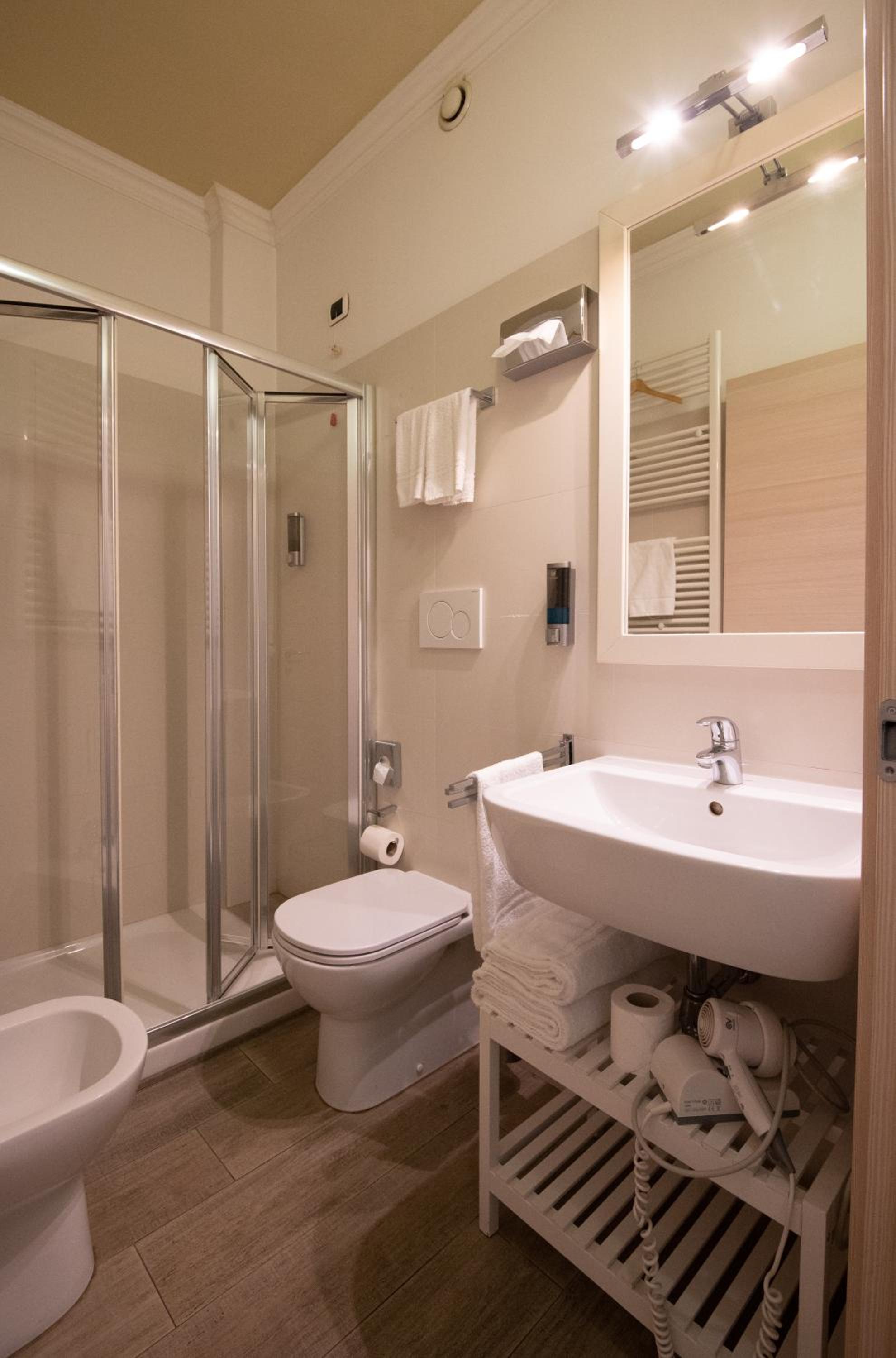 Deluxe Double Room (2 Adults) - Photo 13