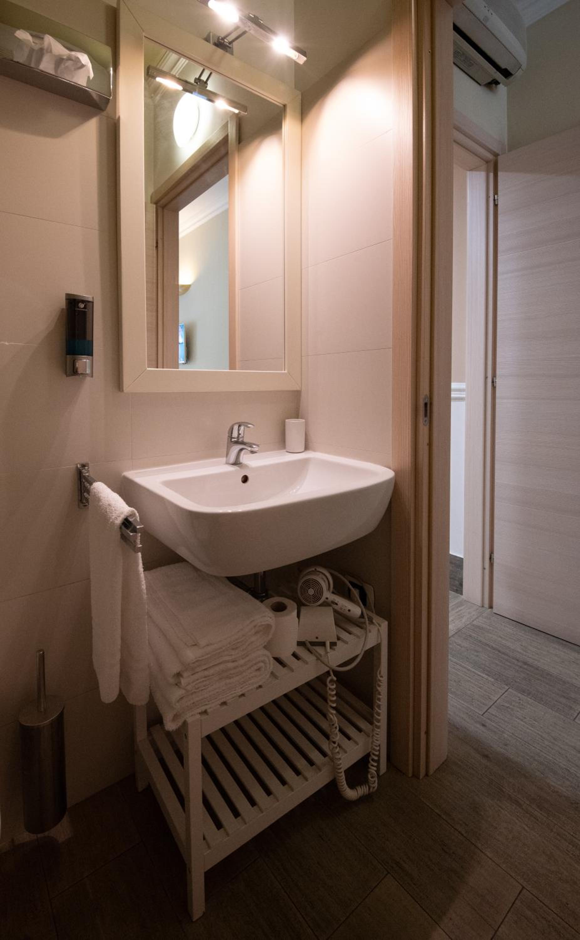 Deluxe Double Room (2 Adults) - Photo 12