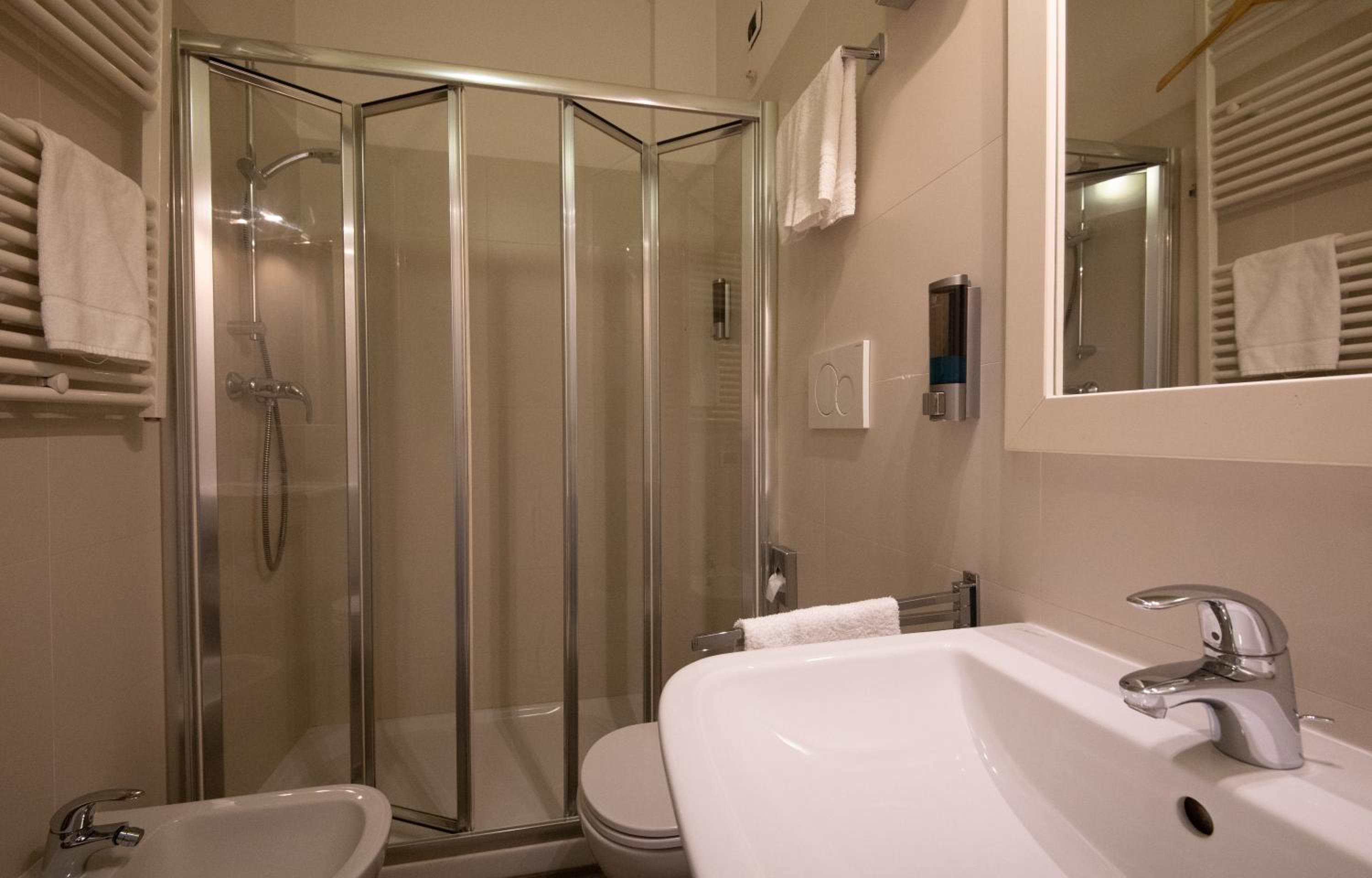 Deluxe Double Room (2 Adults) - Photo 11