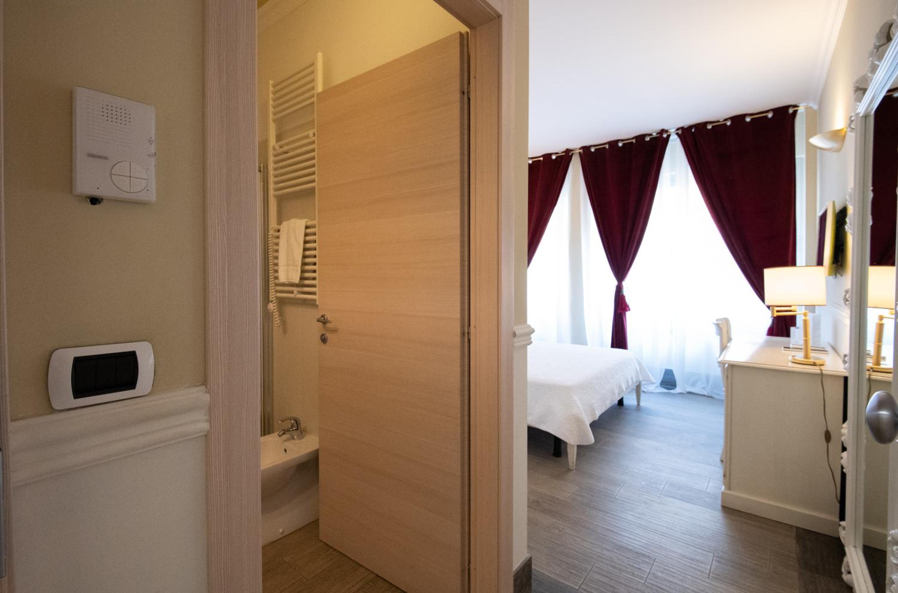 Deluxe Double Room (2 Adults) - Photo 35