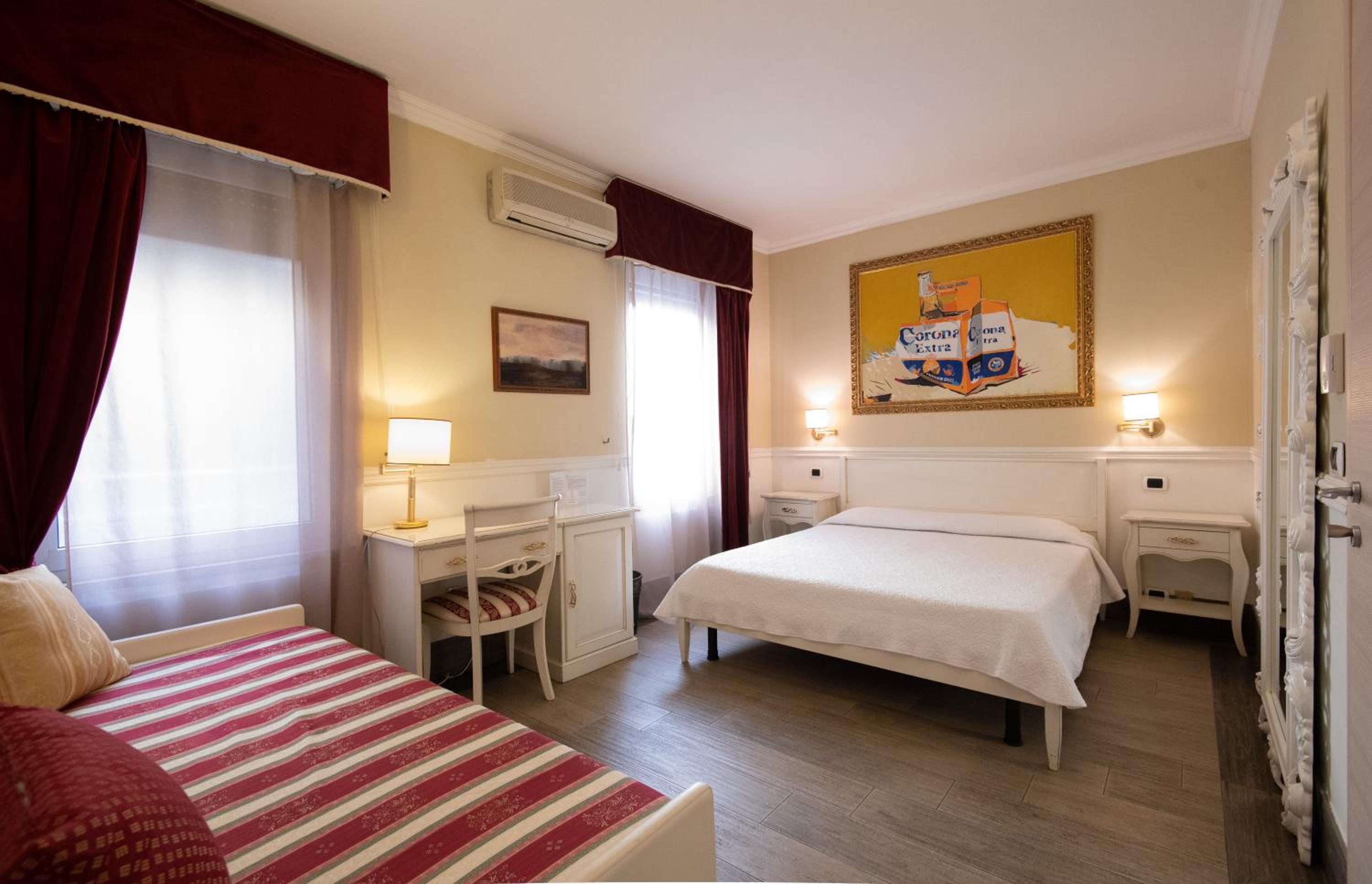 Superior King Room - Photo 1