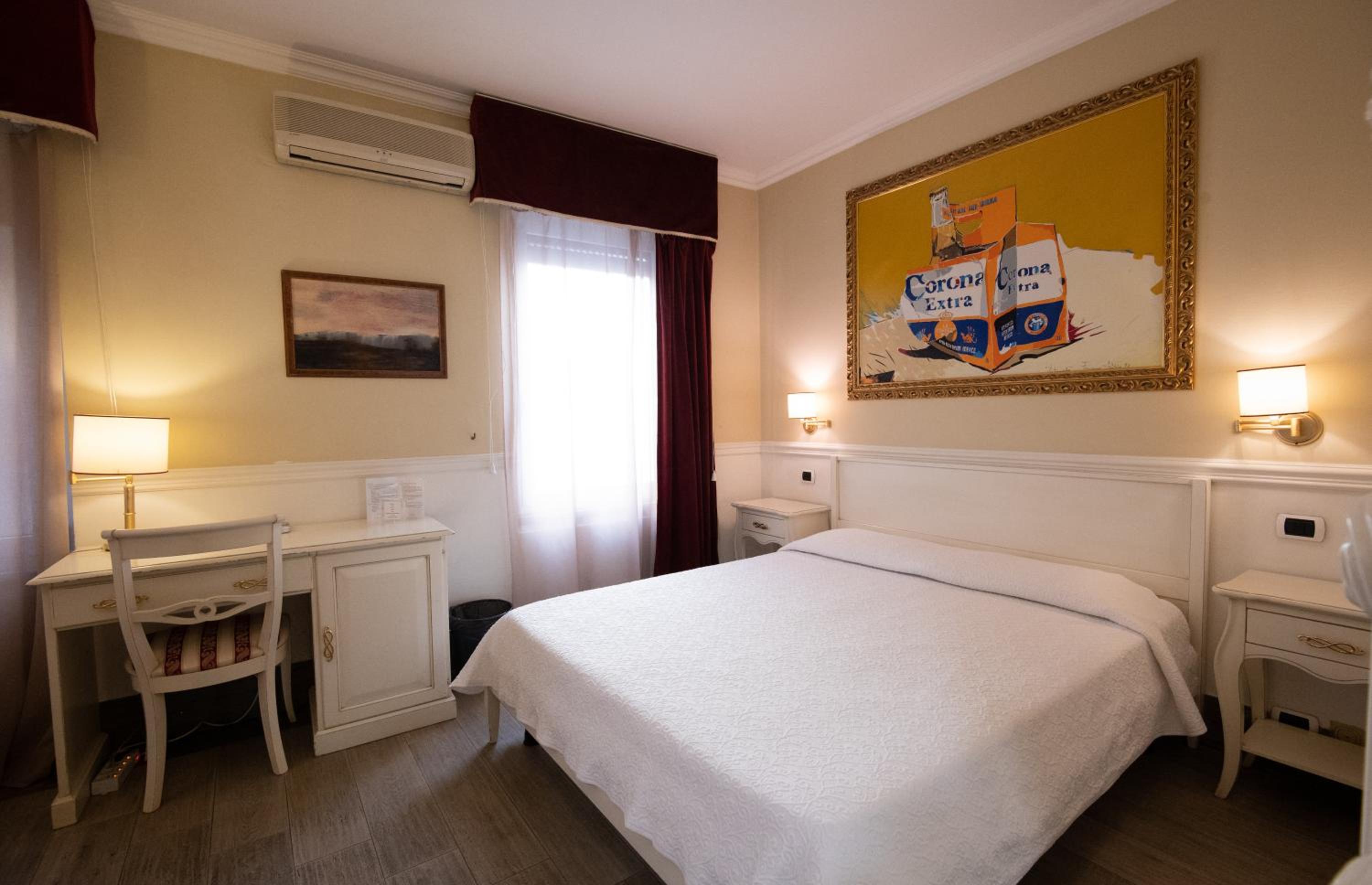 Superior King Room - Photo 6