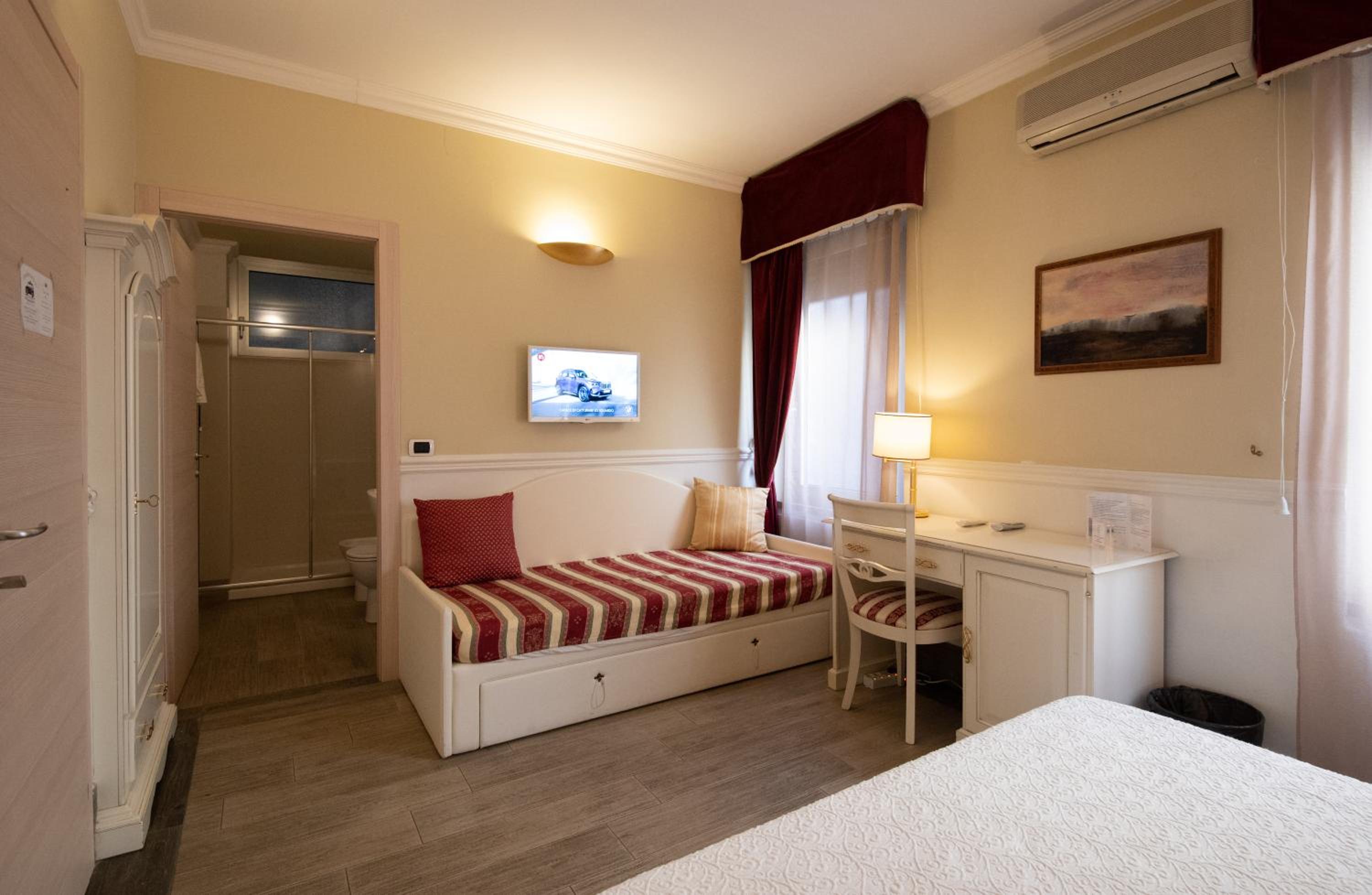 Superior King Room - Photo 4