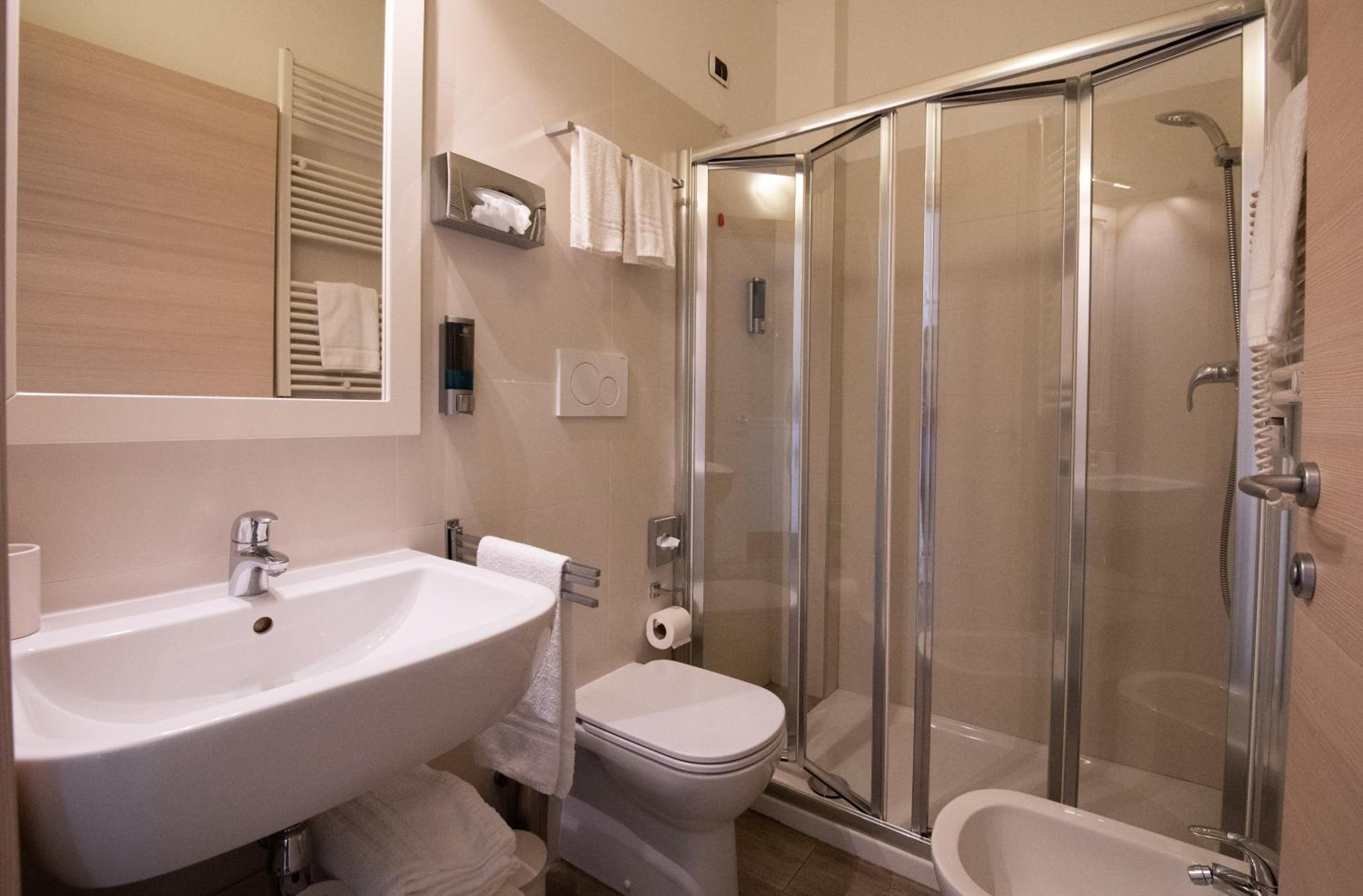Deluxe Double Room (2 Adults) - Photo 19