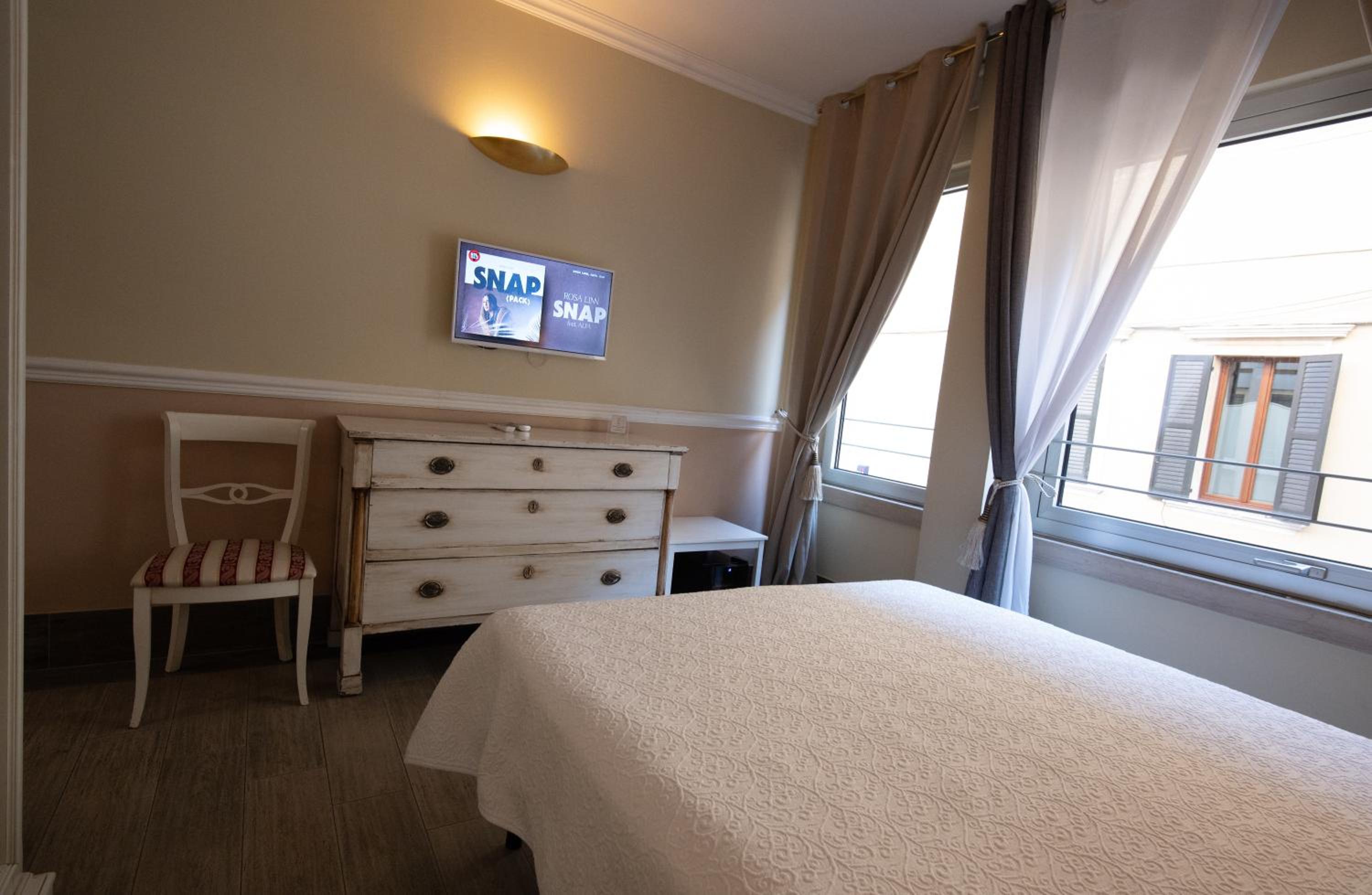 Deluxe Double Room (2 Adults) - Photo 23