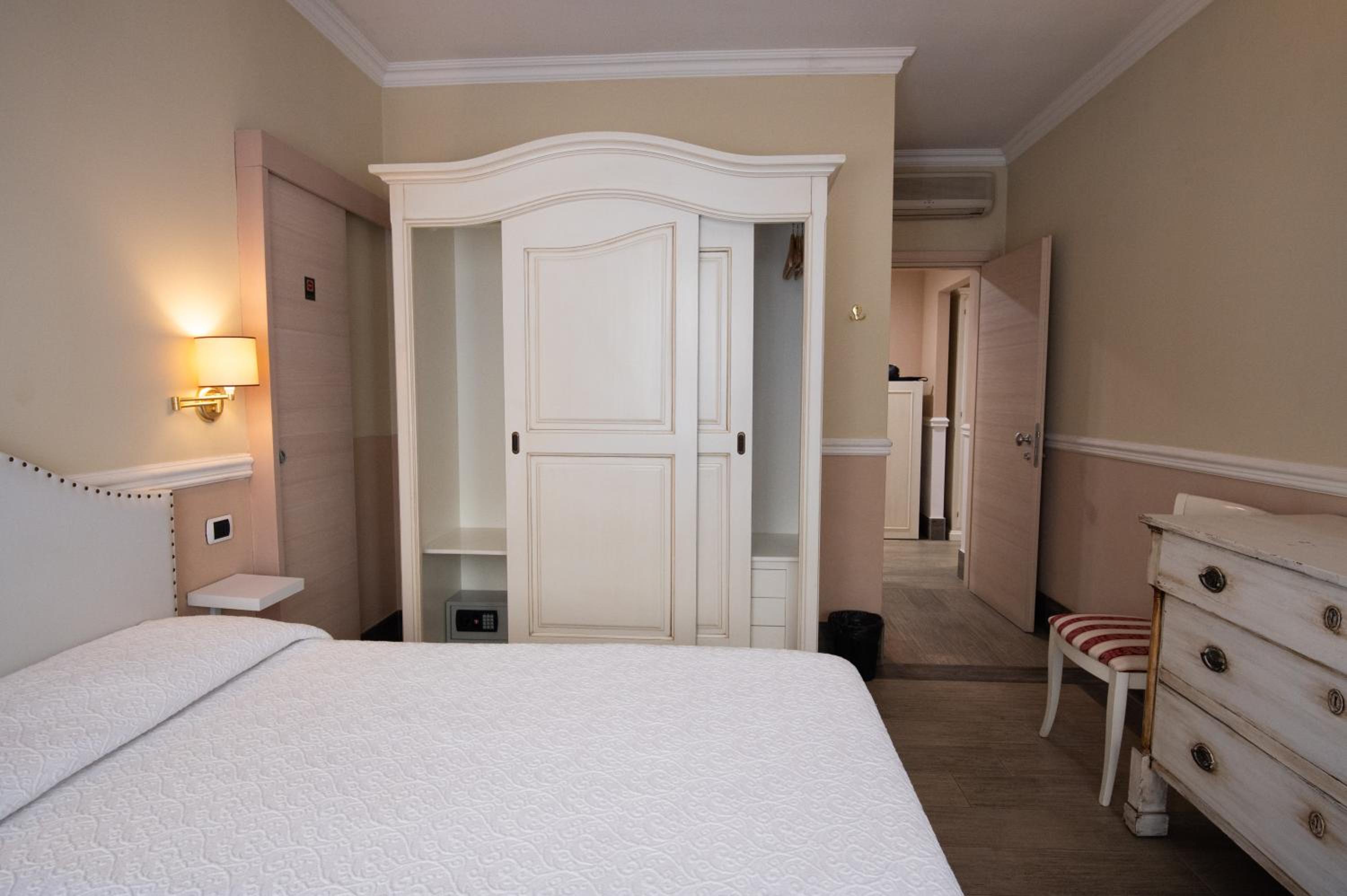 Deluxe Double Room (2 Adults) - Photo 24