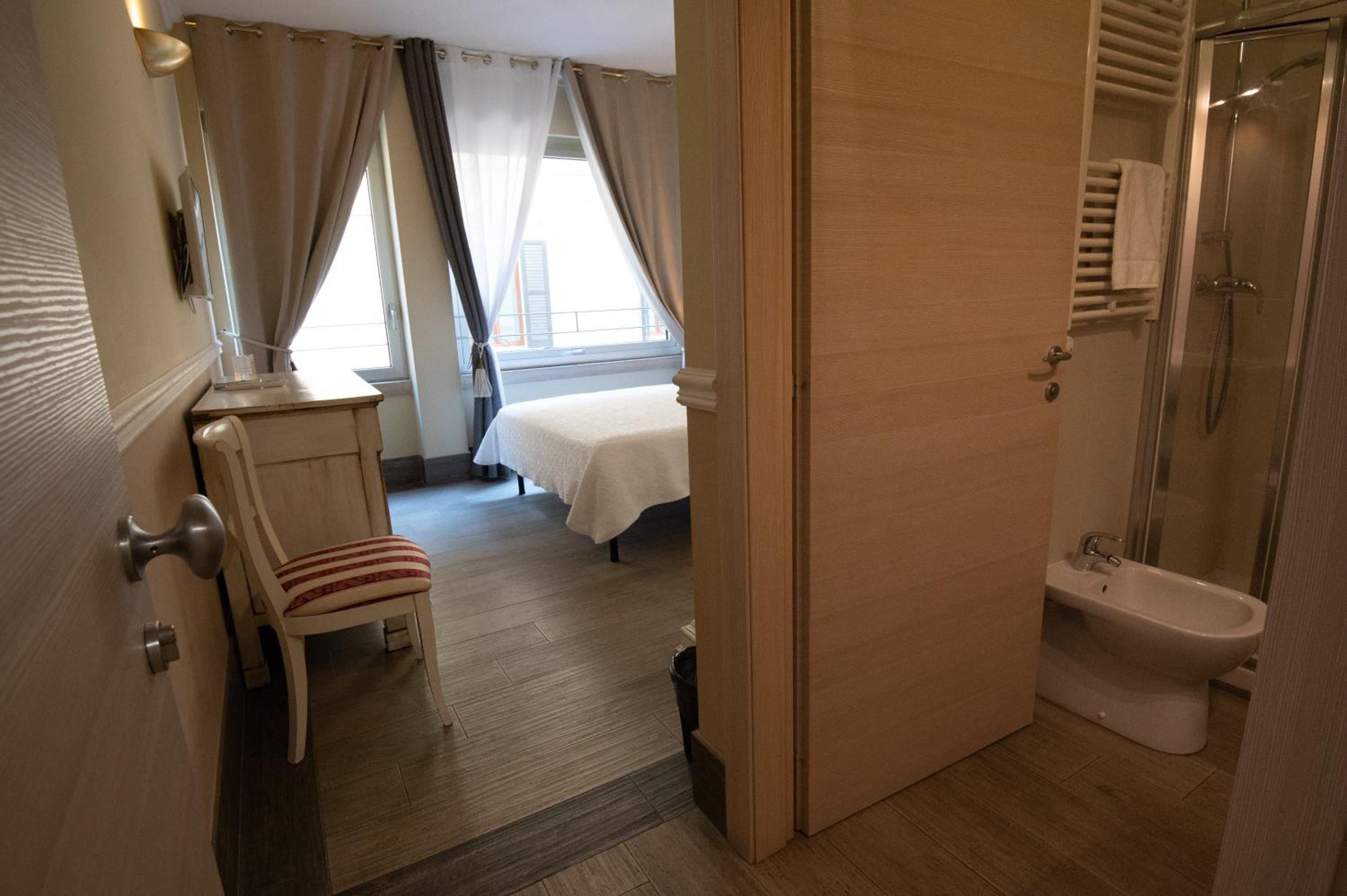 Deluxe Double Room (2 Adults) - Photo 27