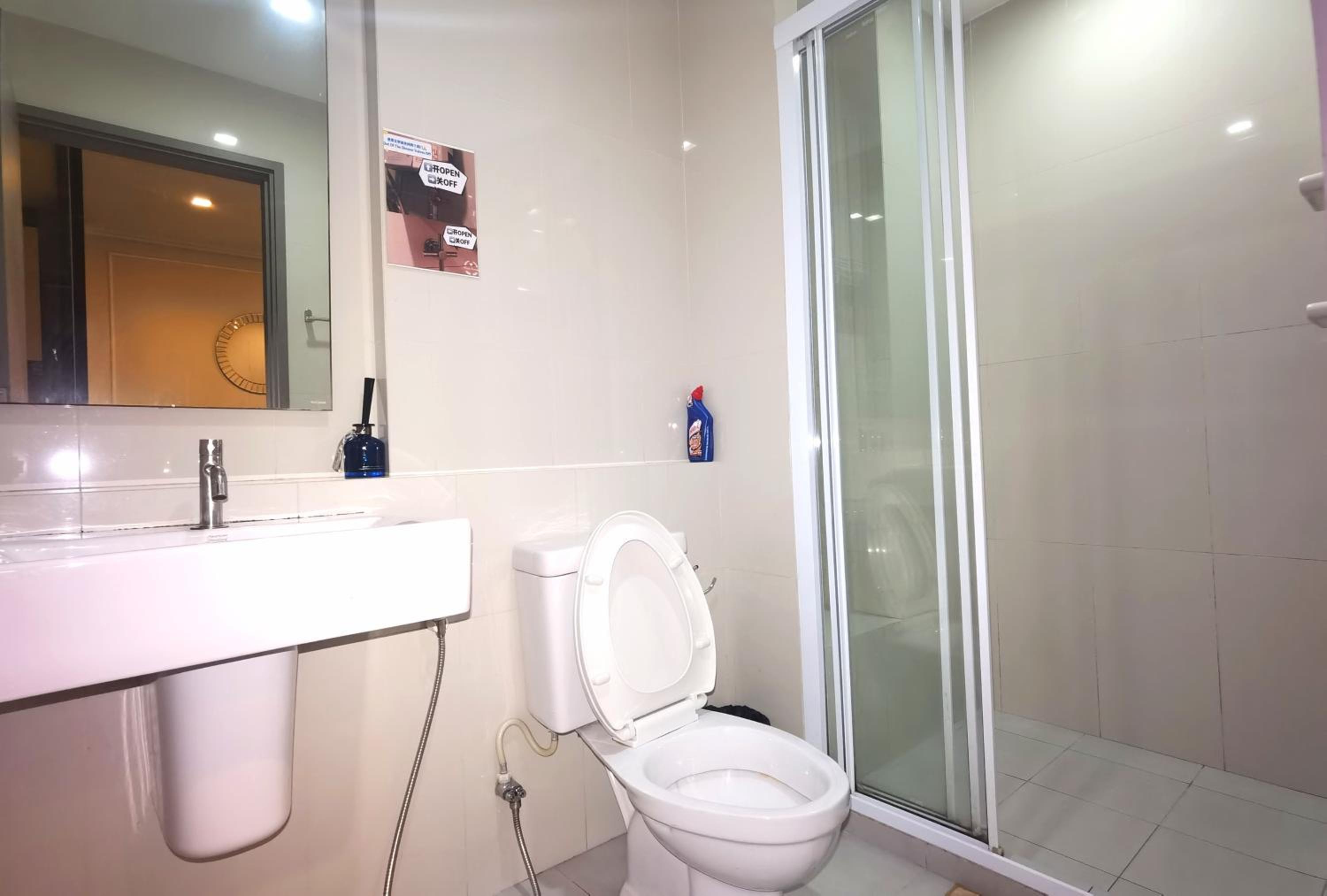 One-Bedroom Apartment with Balcony - Photo 3