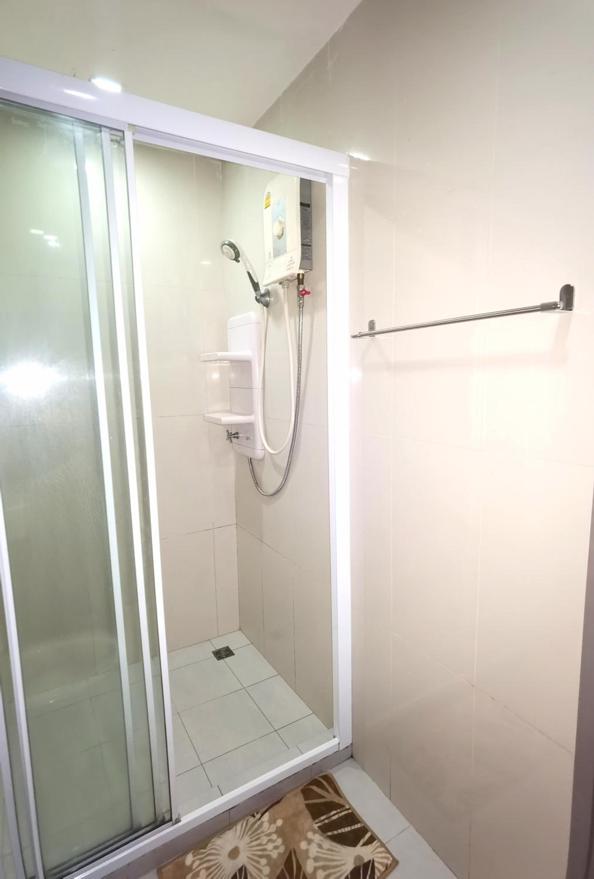 One-Bedroom Apartment with Balcony - Photo 5