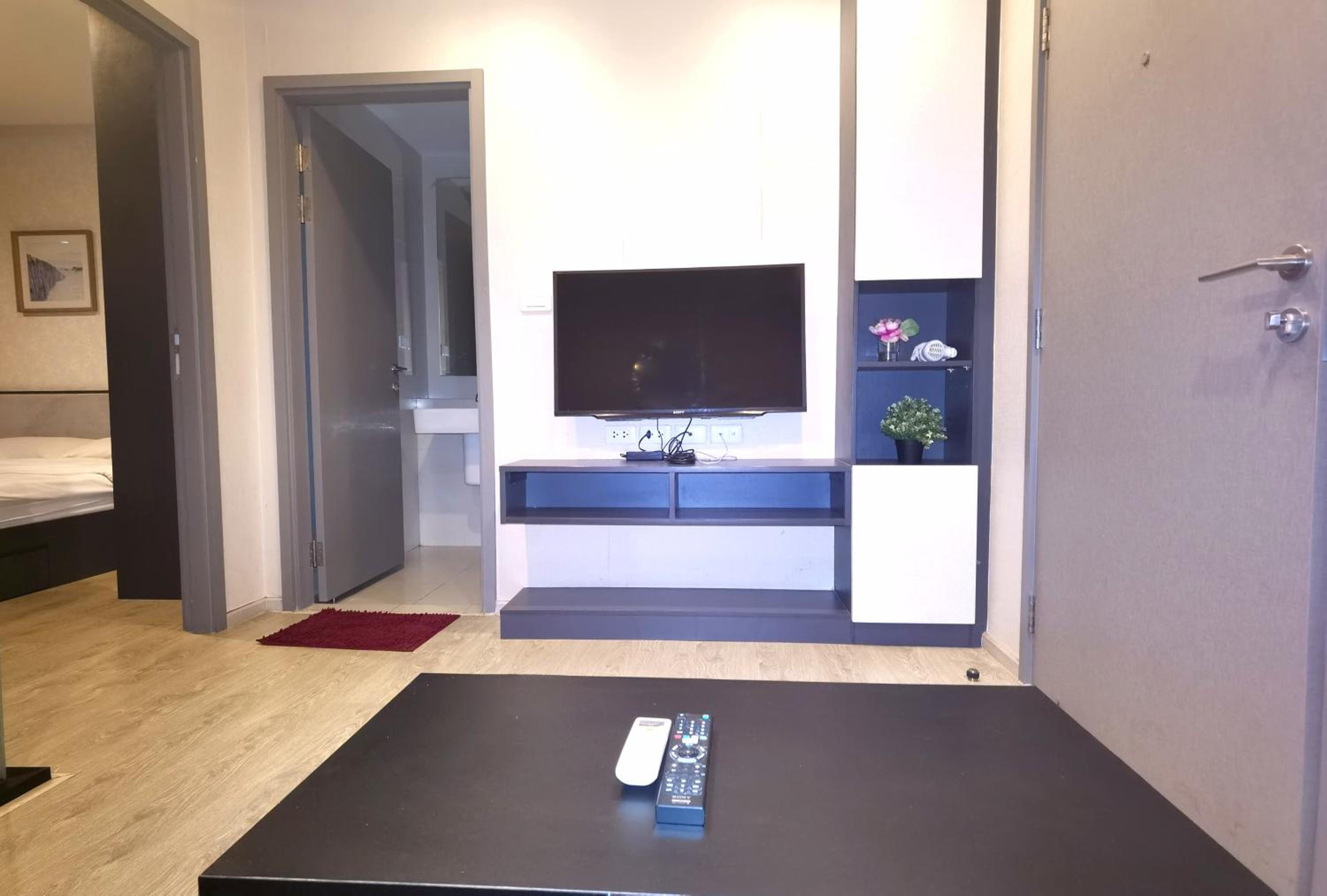 One-Bedroom Apartment with Balcony - Photo 57
