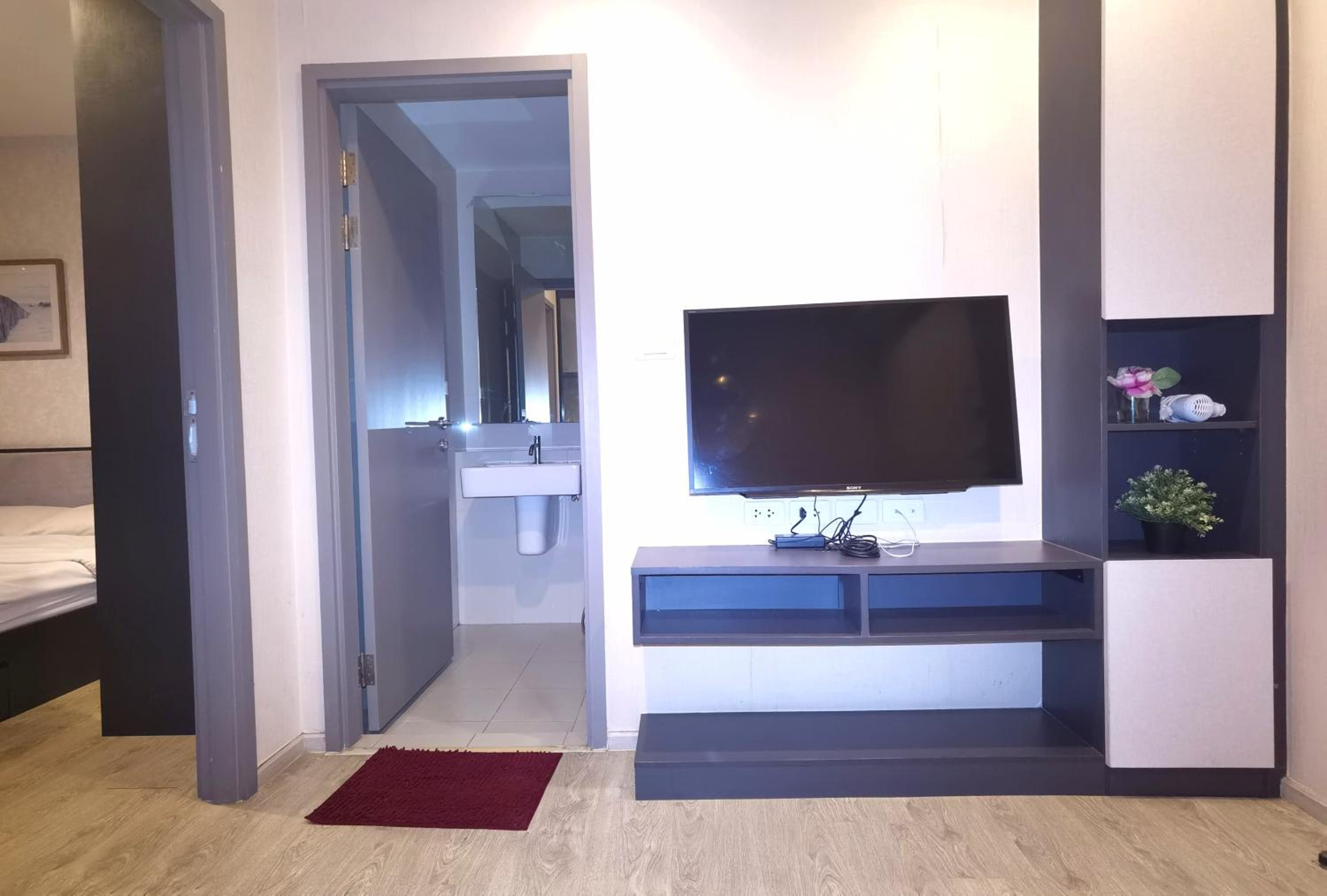 One-Bedroom Apartment with Balcony - Photo 1