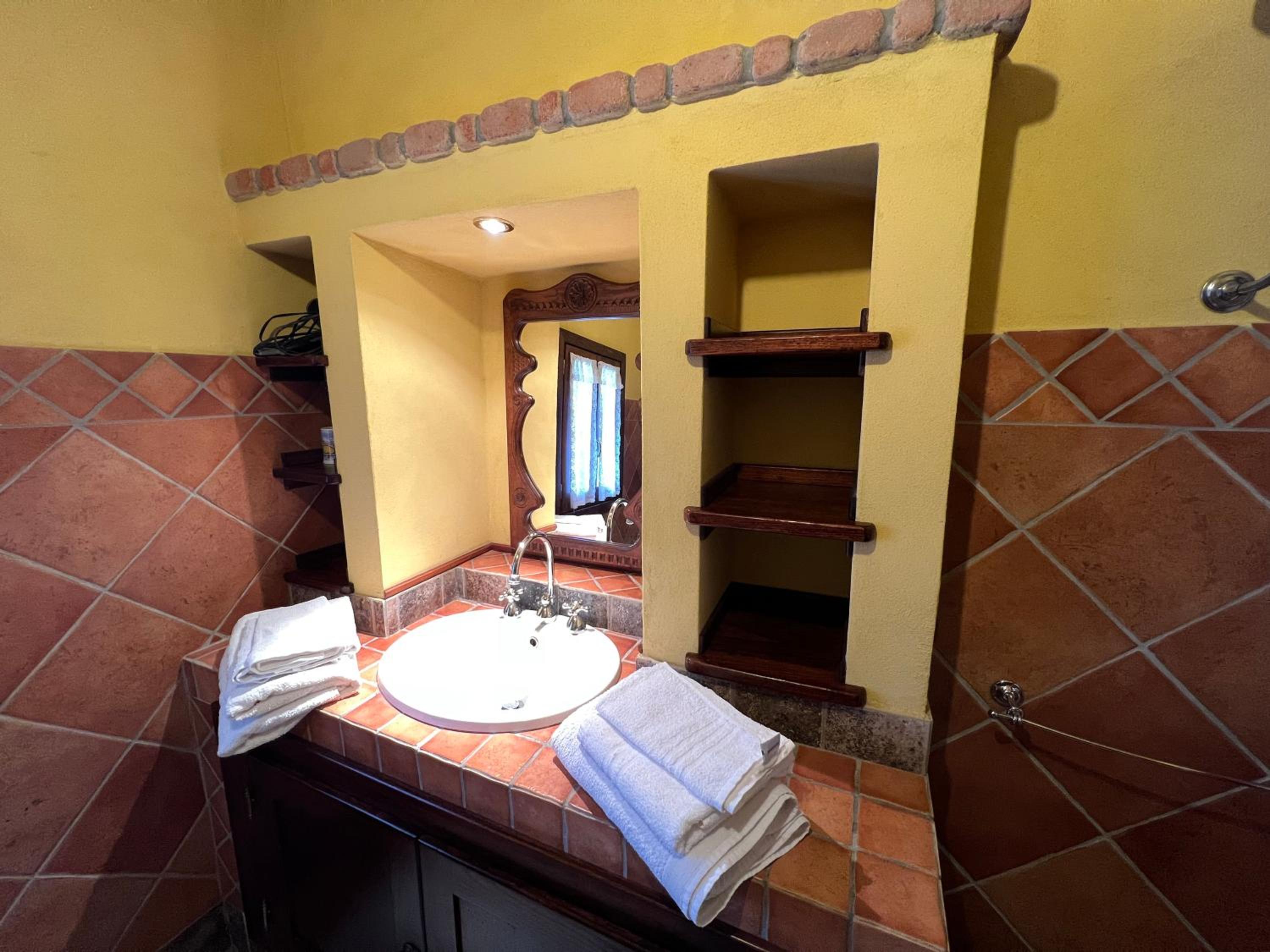 Quadruple Room with Private Bathroom photo 3