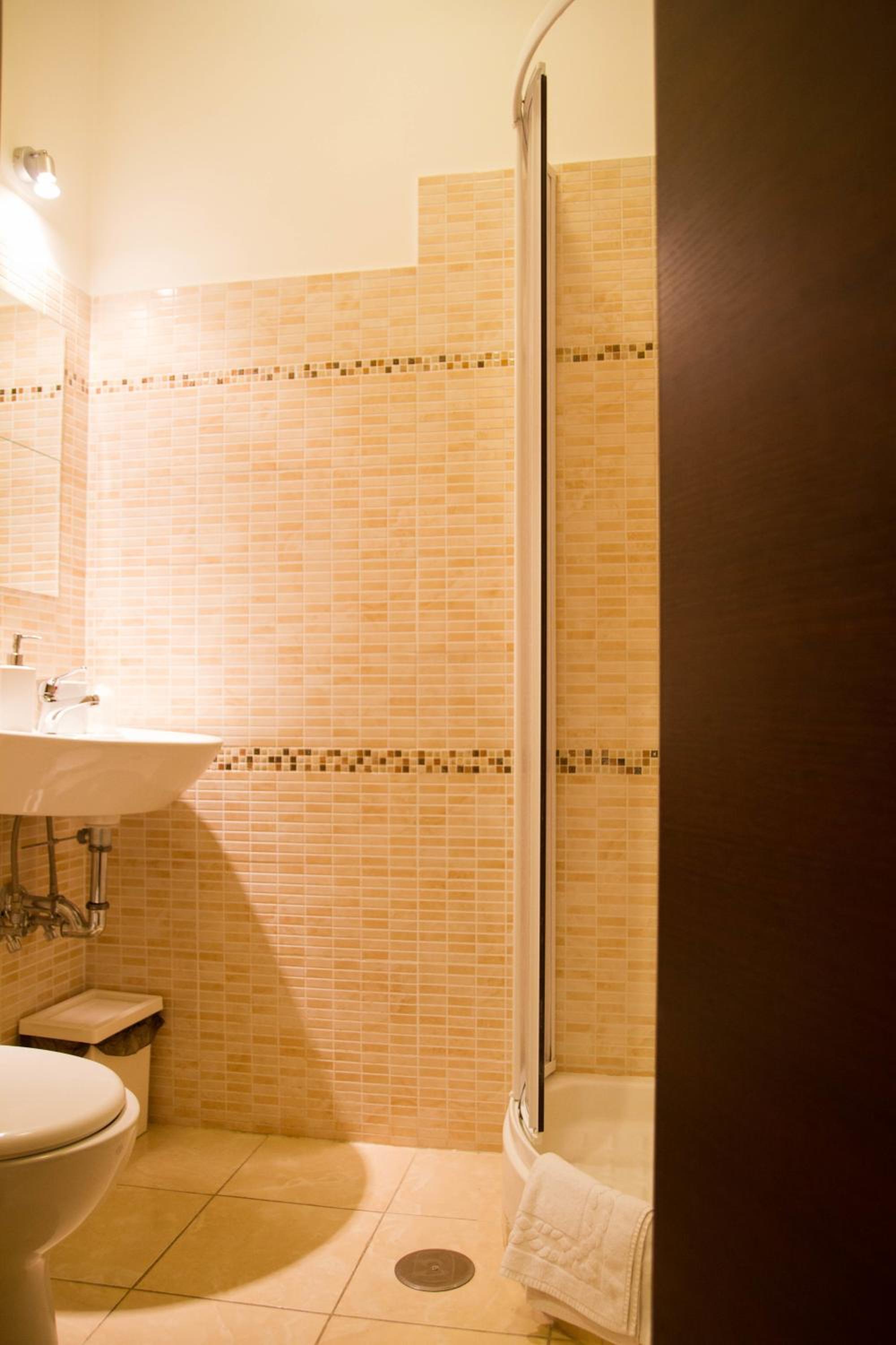 Double Room with Private Bathroom photo 3