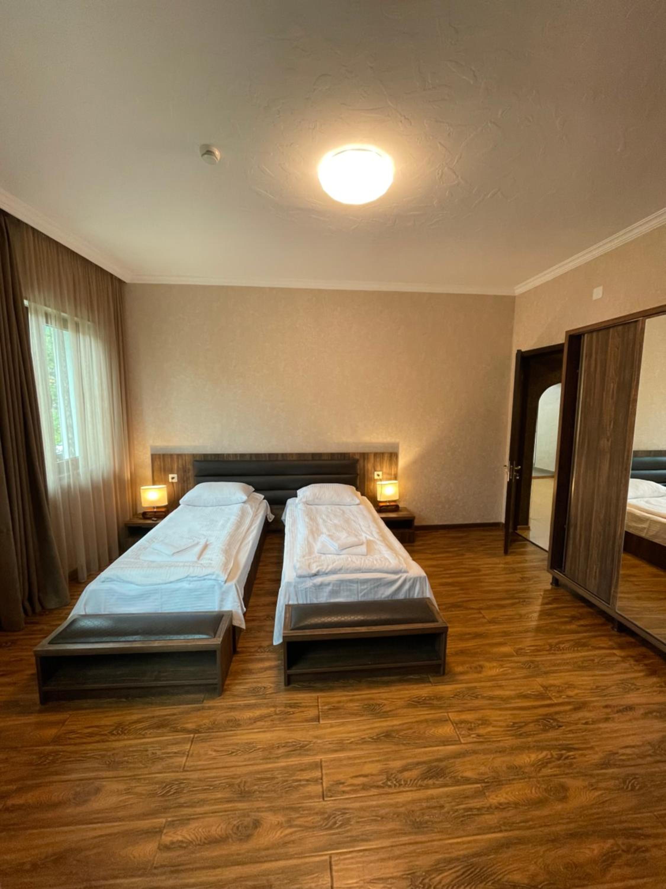 Standard Double or Twin Room - Photo 7
