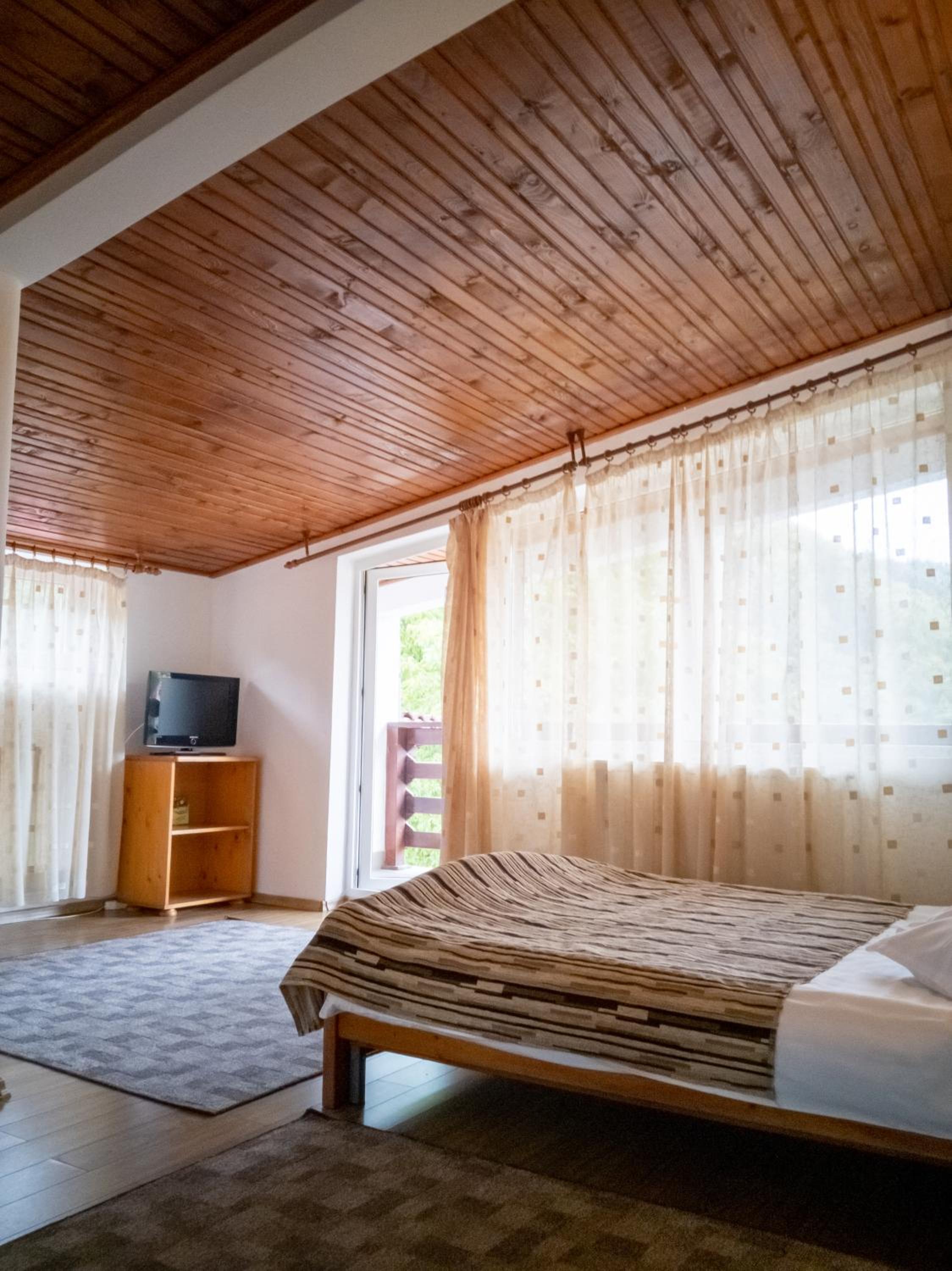 Budget Double Room photo 3